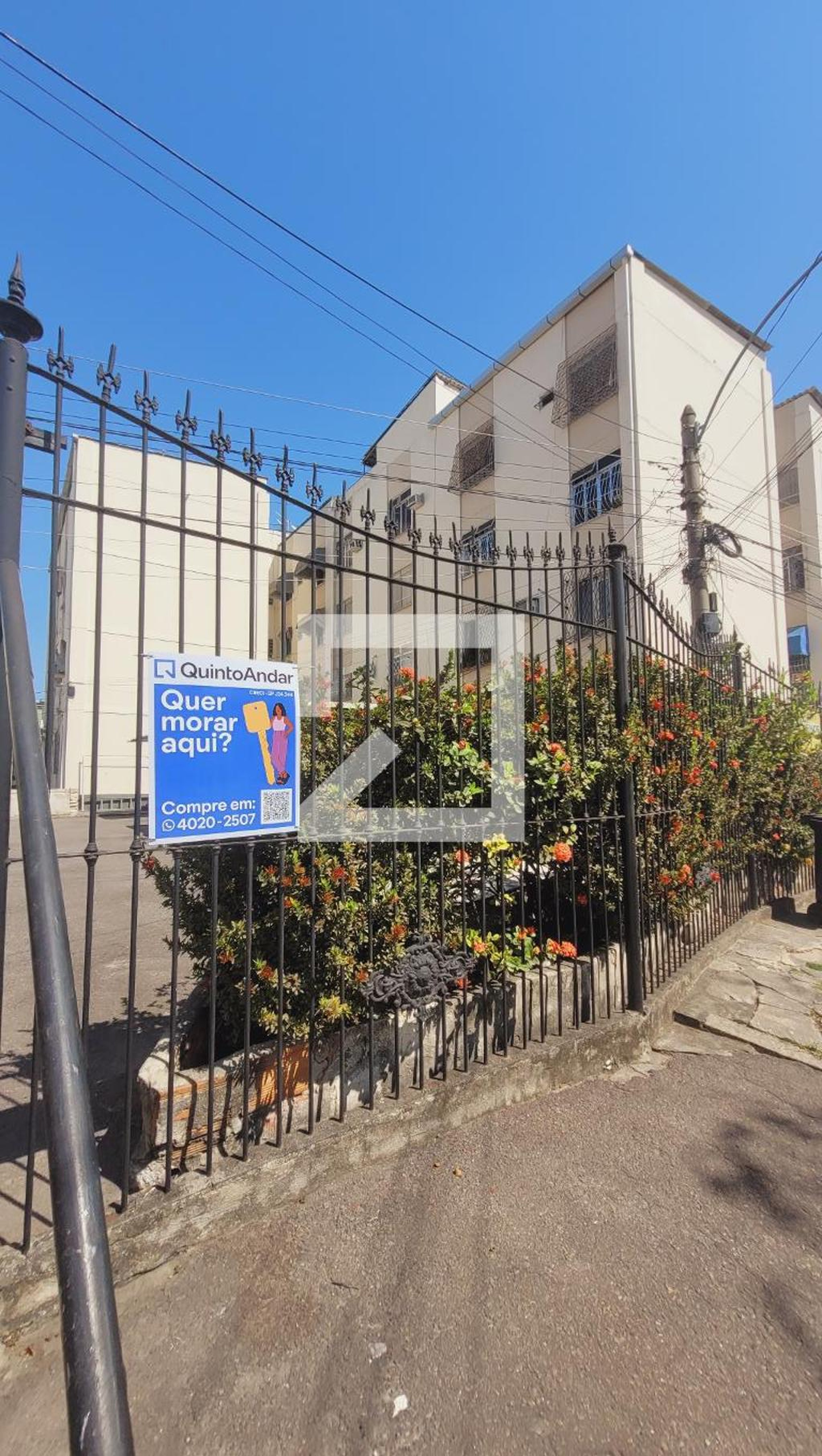 Fachada Condomínio em Rua João Adil de Oliveira, 471