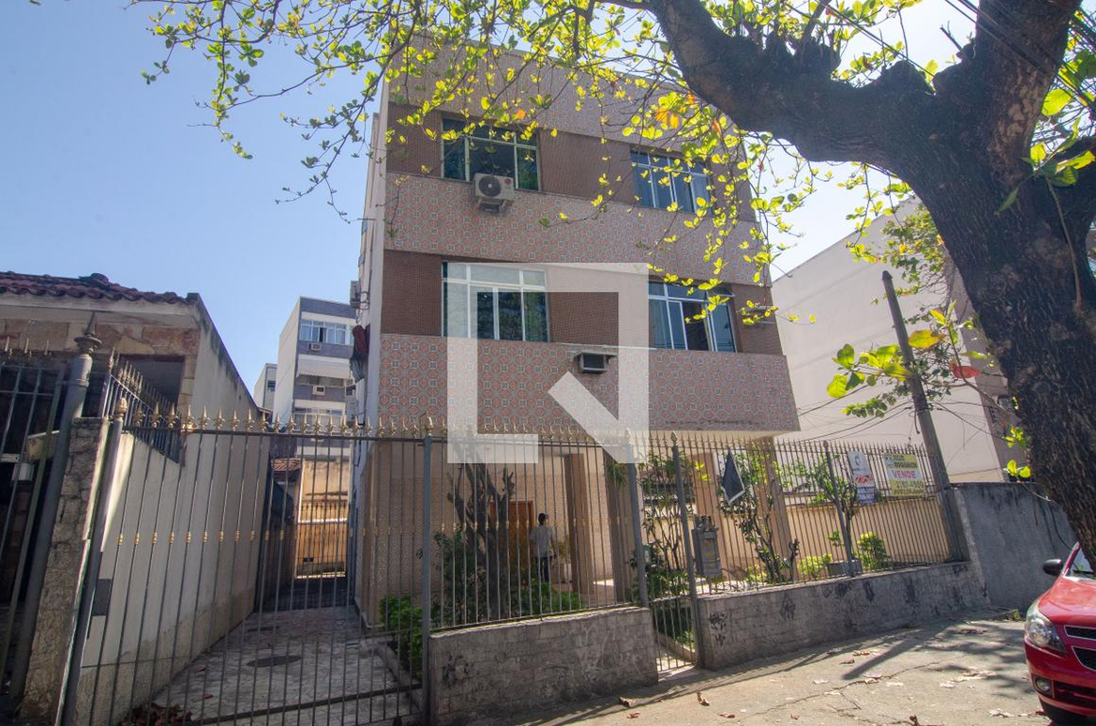 Fachada Condomínio em Estrada Governador Chagas Freitas, 402