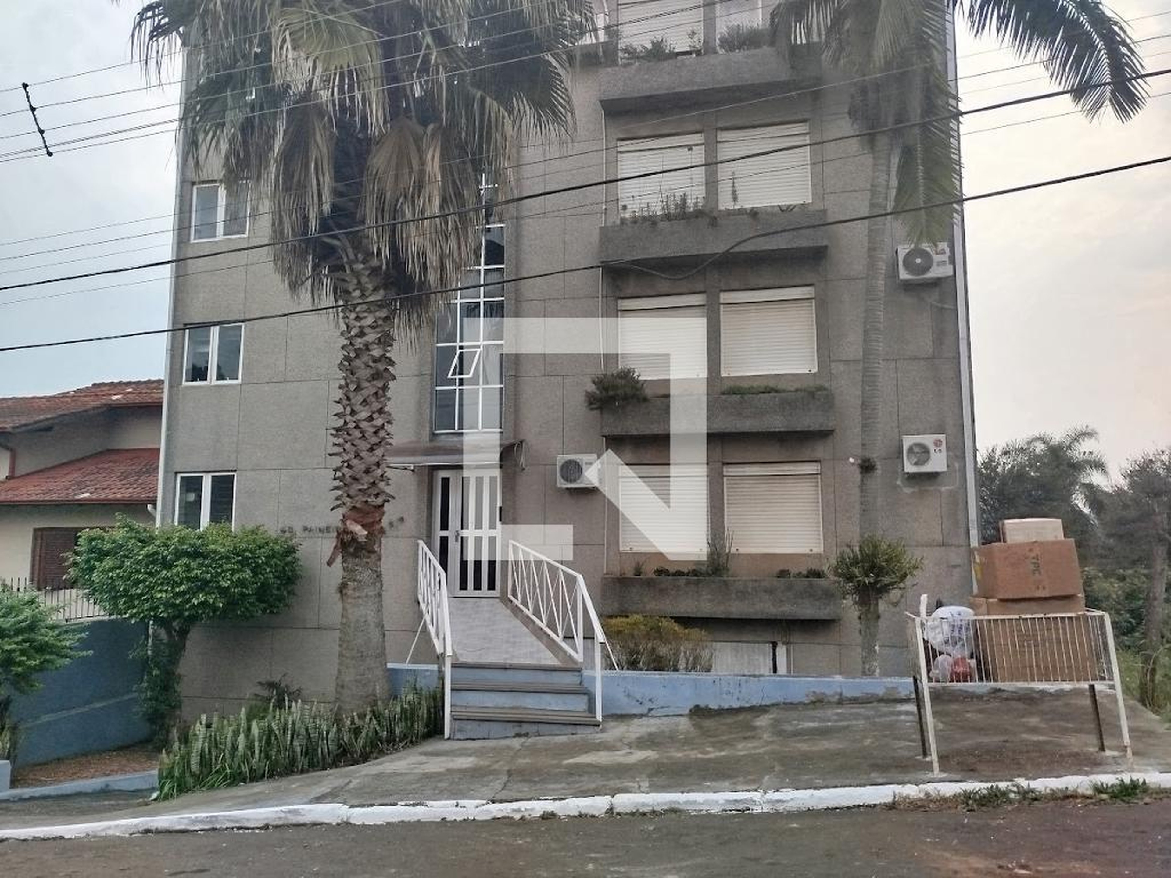 Fachada Condomínio em Rua Paineiras, 184