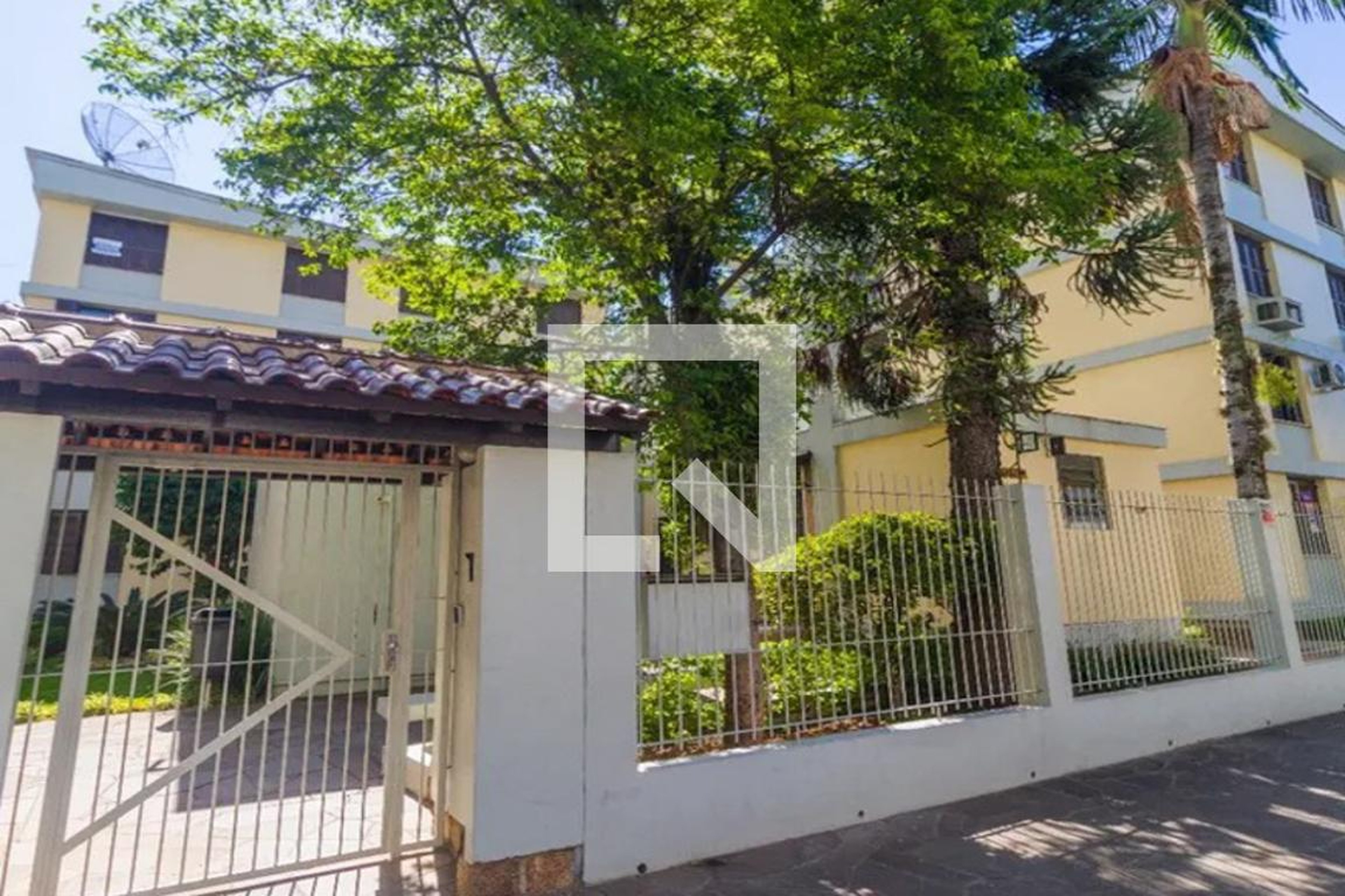 Fachada Condomínio em Rua São Pedro, 1332