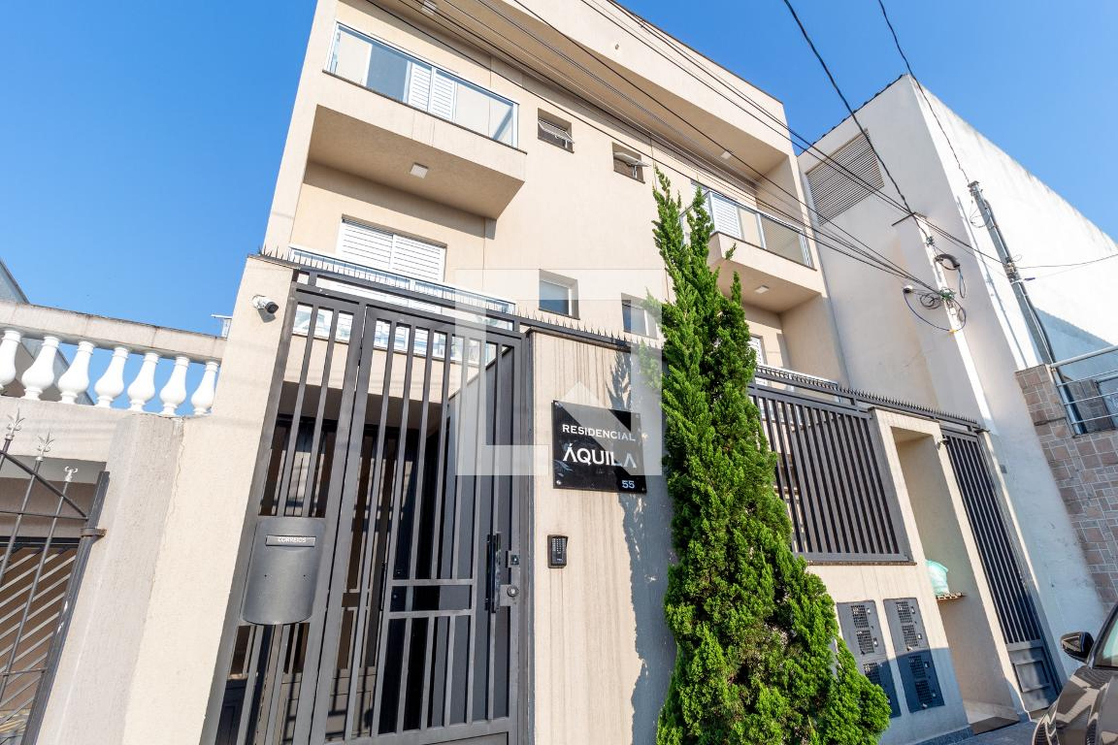 Fachada Condomínio em Rua Anicuns, 55