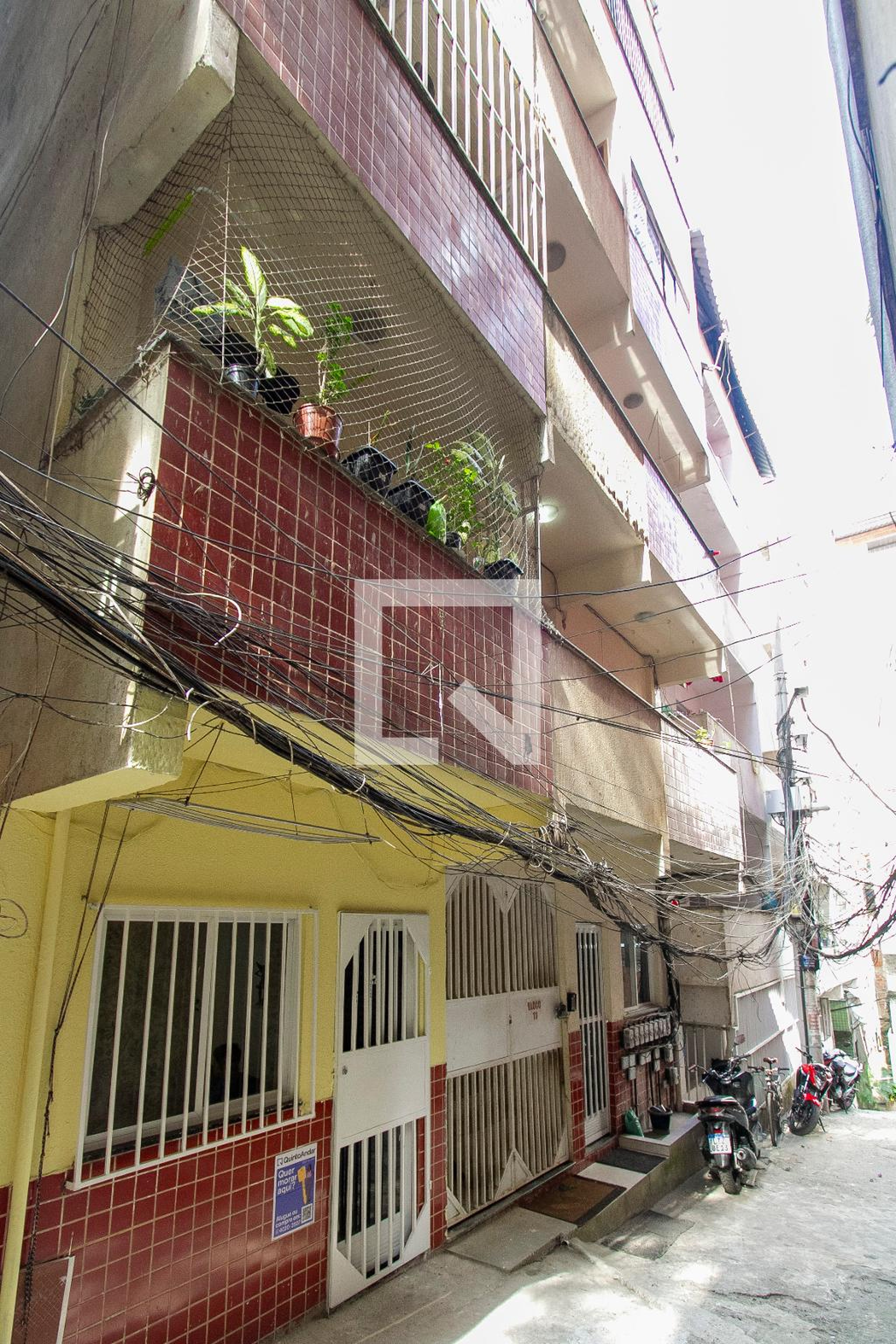 Fachada Condomínio em Estrada de Jacarepaguá, 236