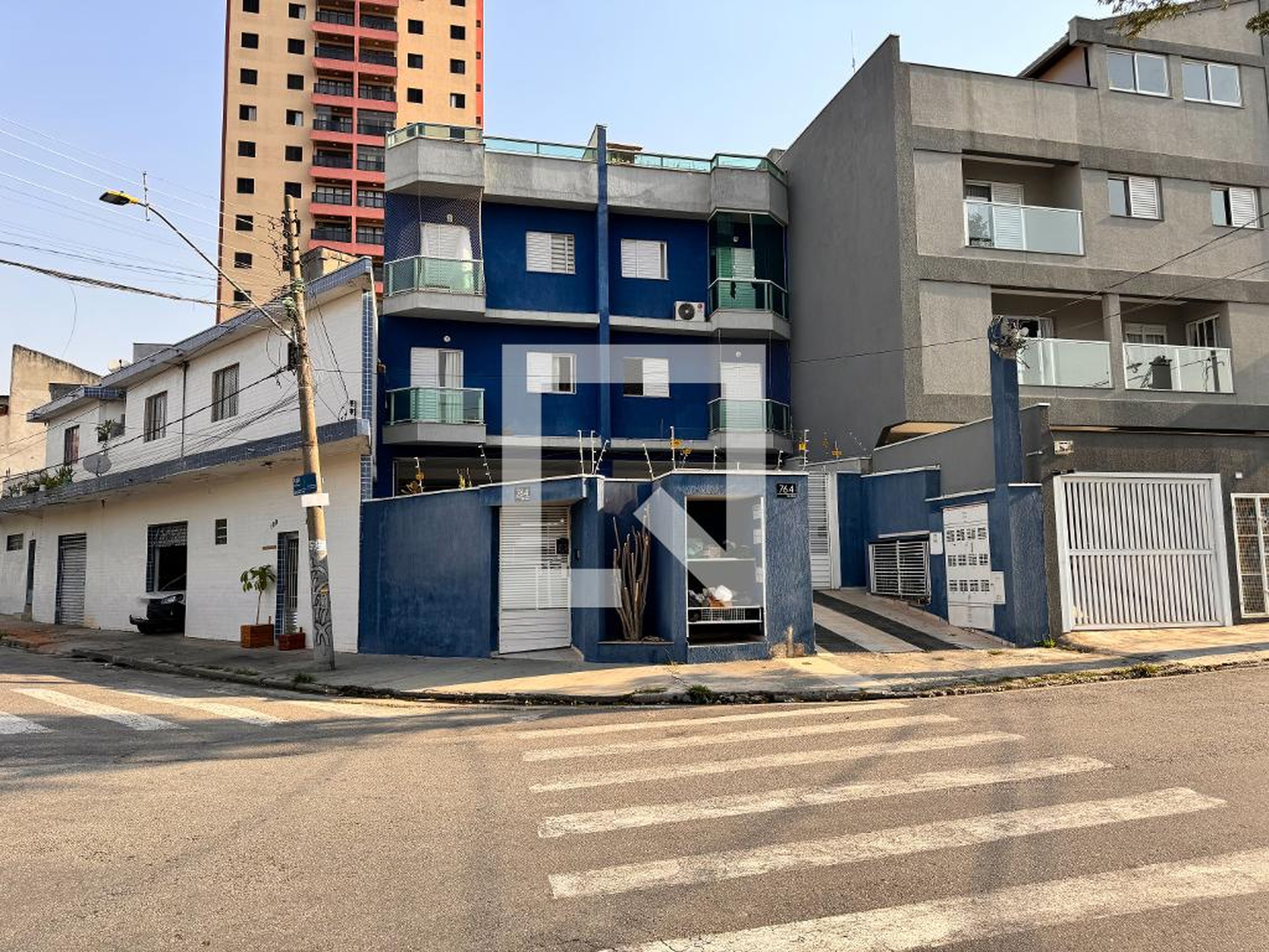 Fachada Condomínio em Rua Arujá, 764