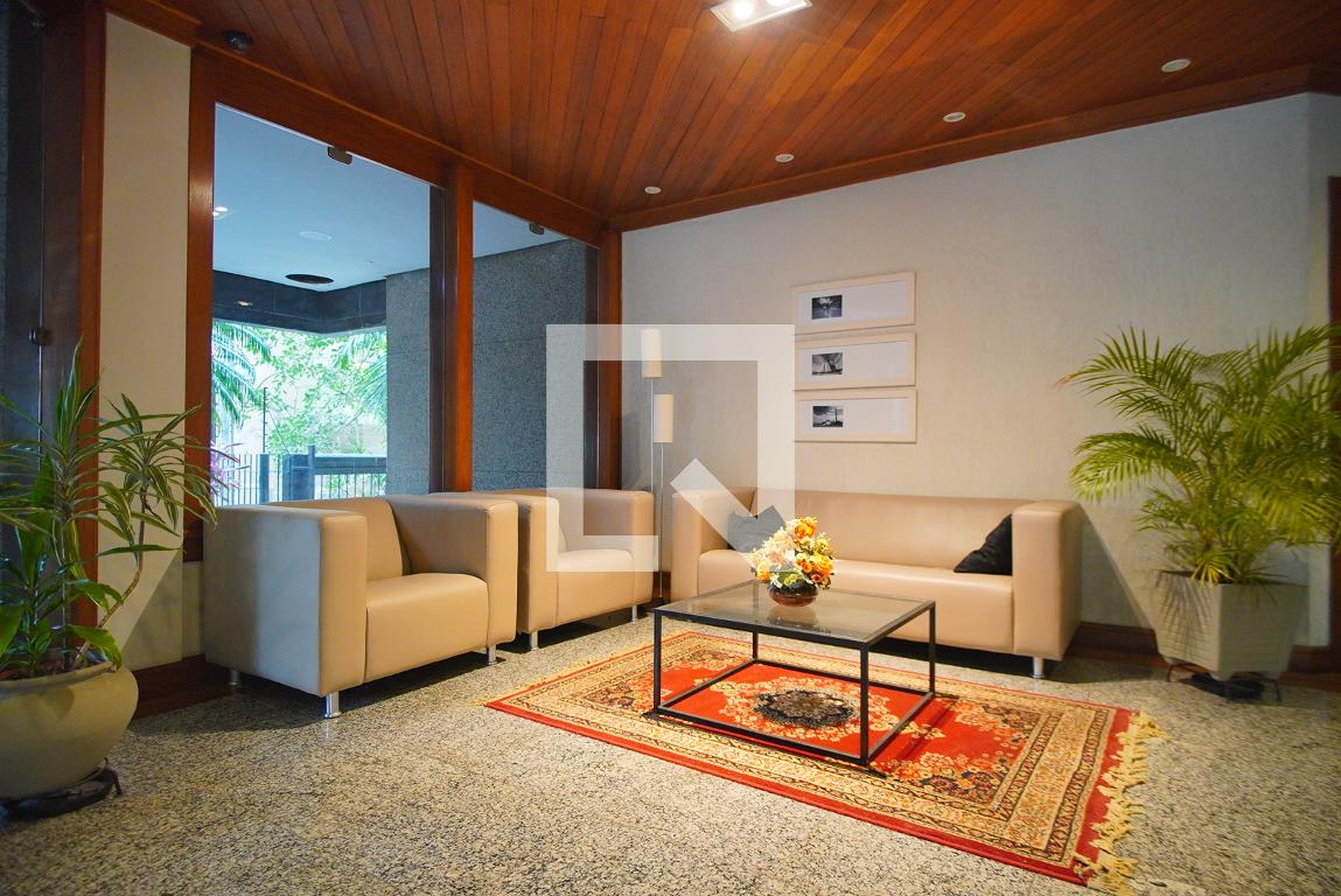 Hall de Entrada Condomínio em Travessa Saúde, 65