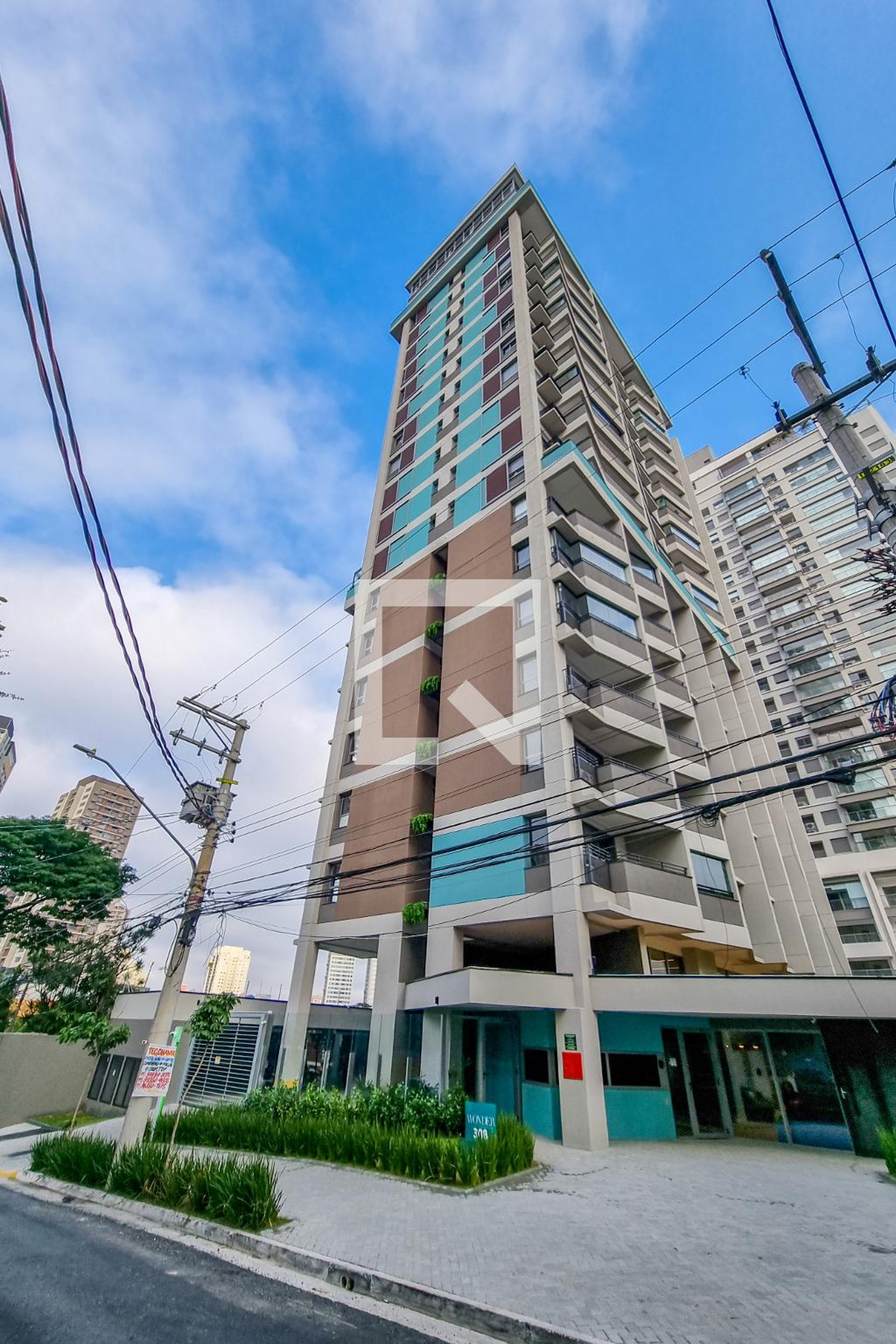 Fachada Condomínio em Rua das Margaridas, 310