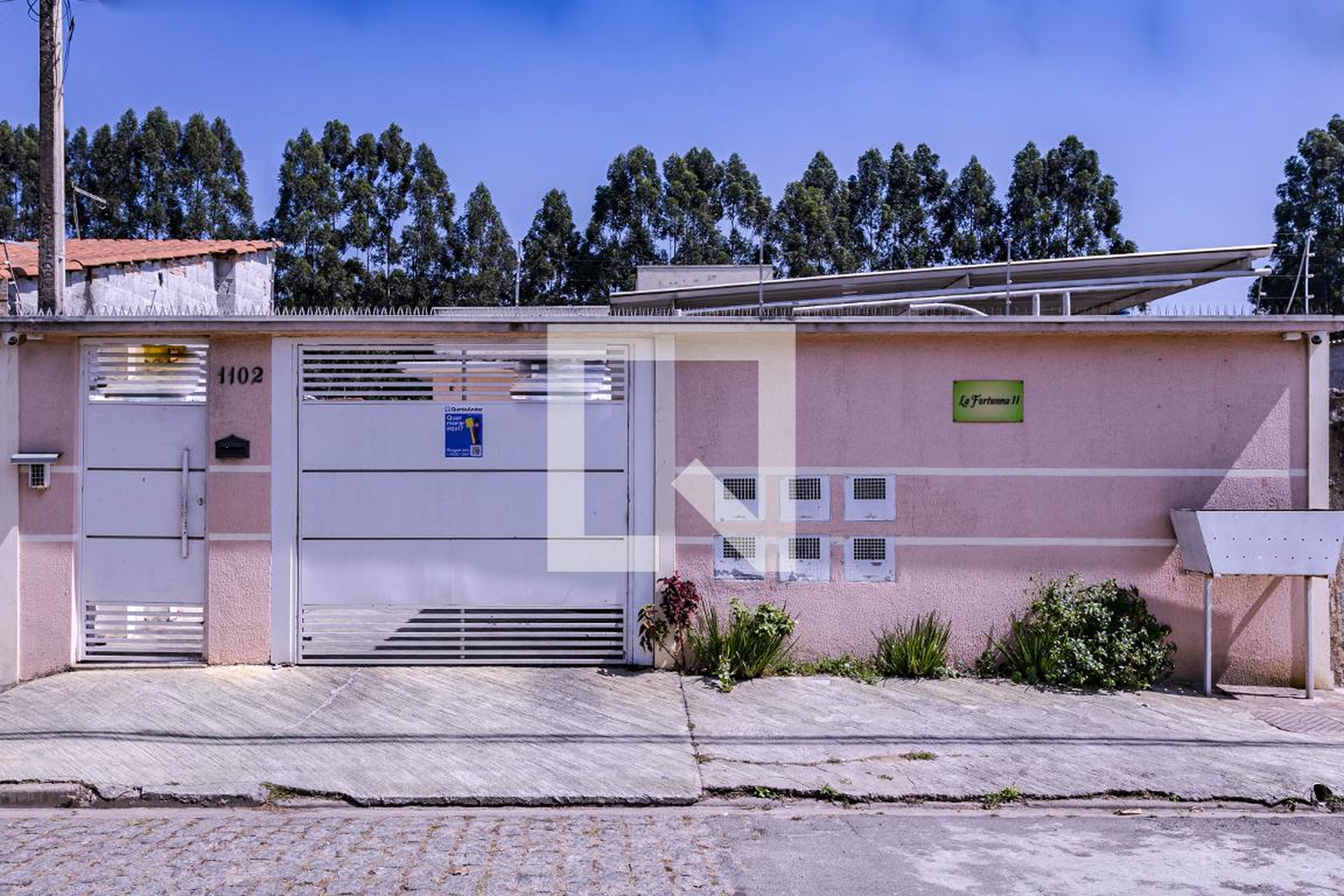 Fachada Condomínio em Rua Expedicionário Antonio dos Santos Taboada, 1102