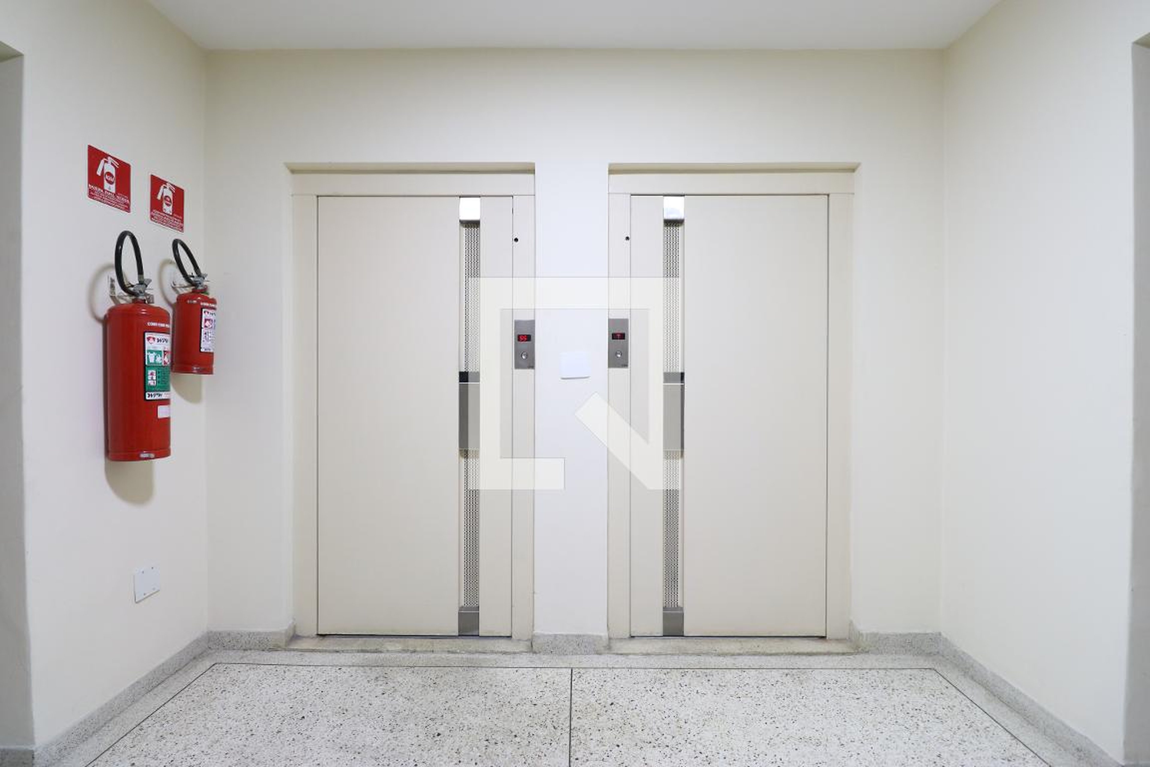 Elevador - Edifício Cabo Frio Guarapari