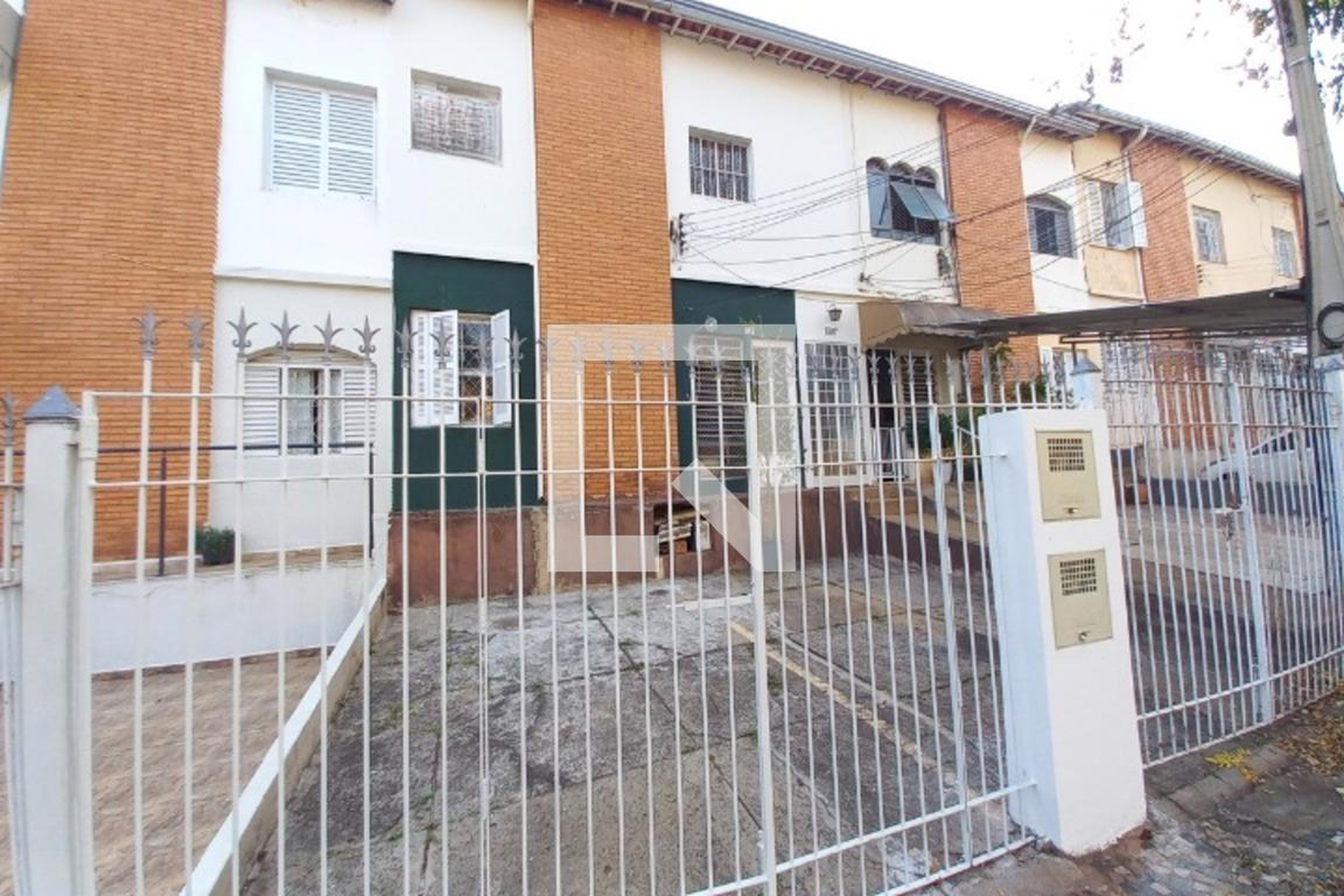 Fachada do Prédio Condomínio em Rua Doutor Buarque de Macedo, 1397