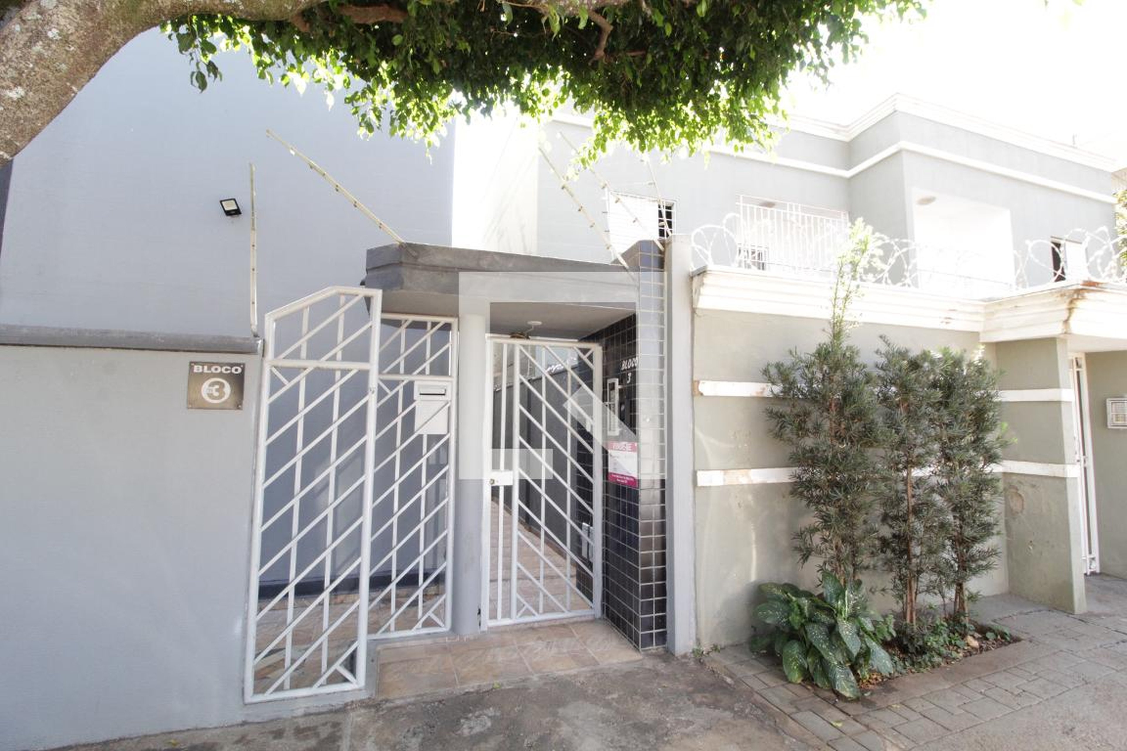 Fachada Condomínio em Avenida Jose Paes de Almeida, 53