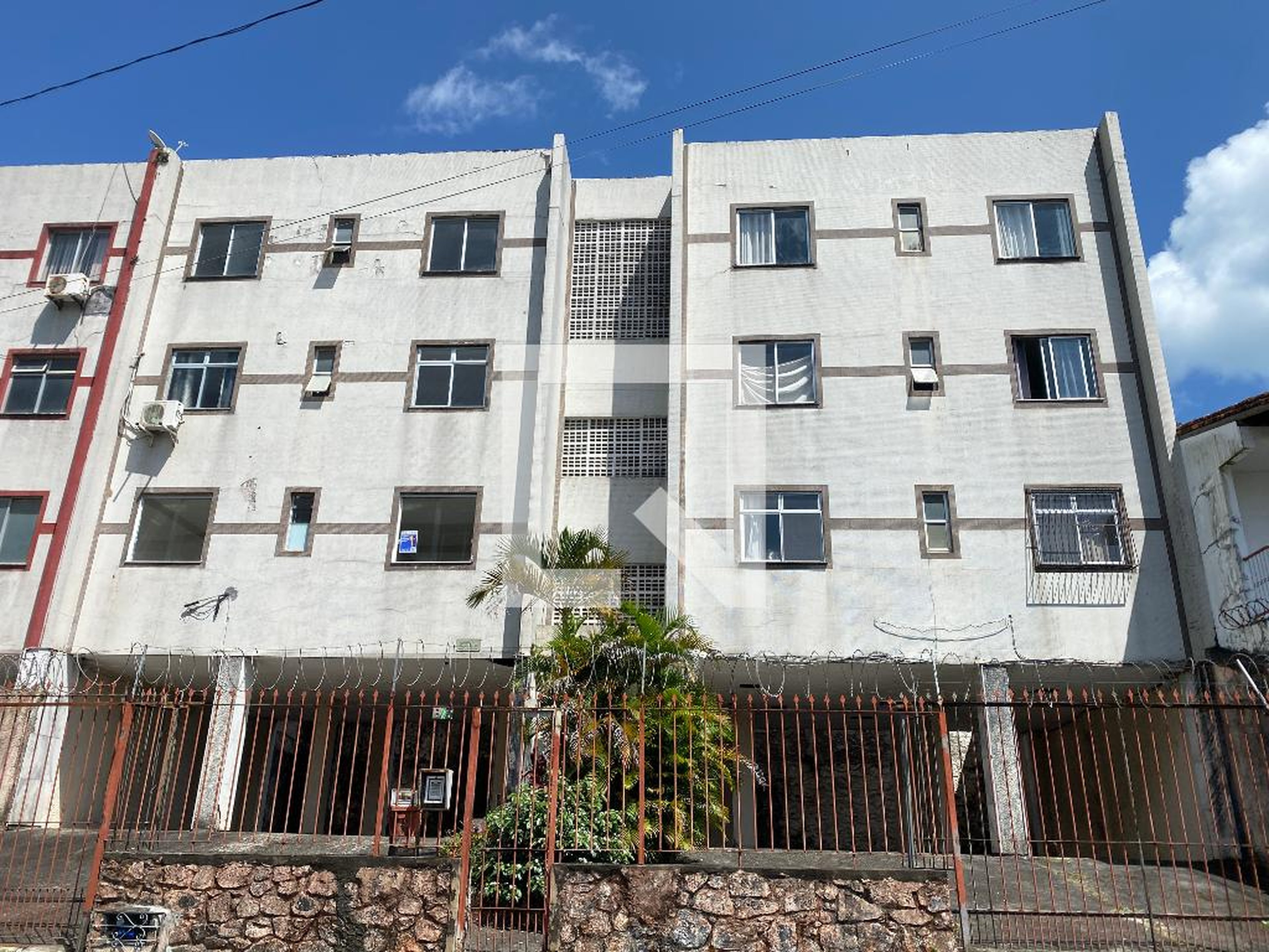 Fachada Condomínio em Rua Américo de Souza Gomes, 8