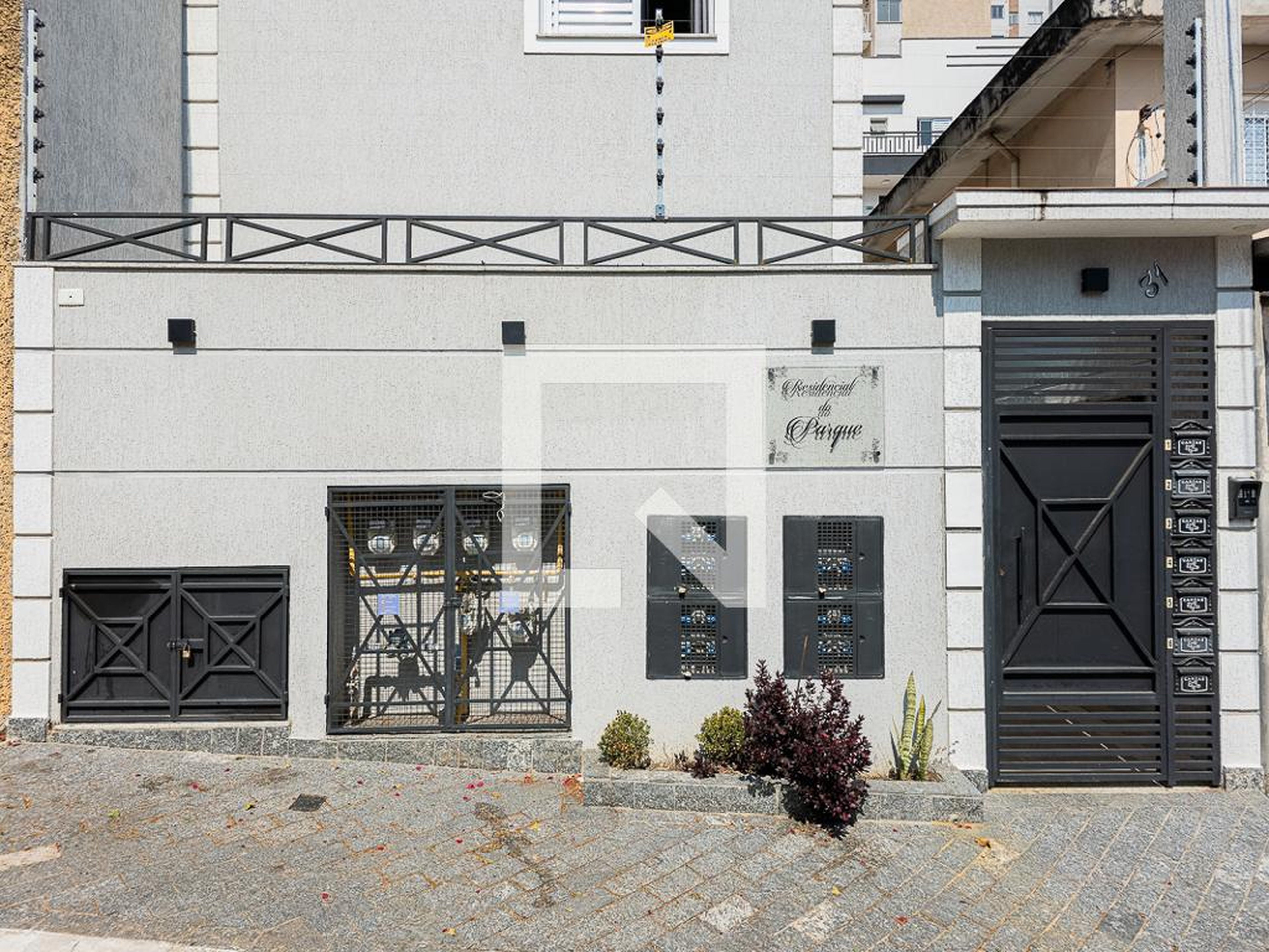 Fachada Condomínio em Rua Rademaquer, 31