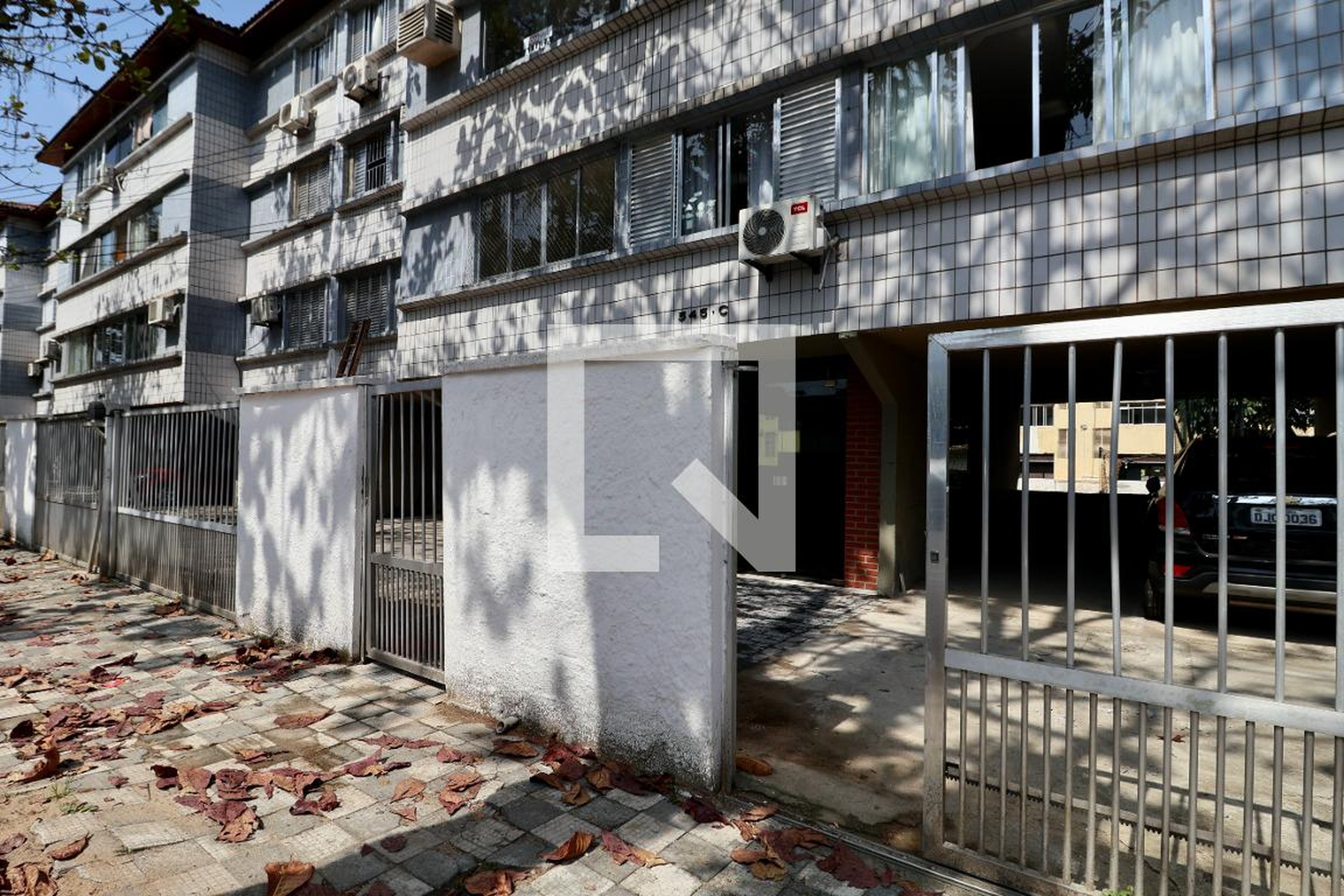 Fachada Condomínio em Rua Pardal, 345