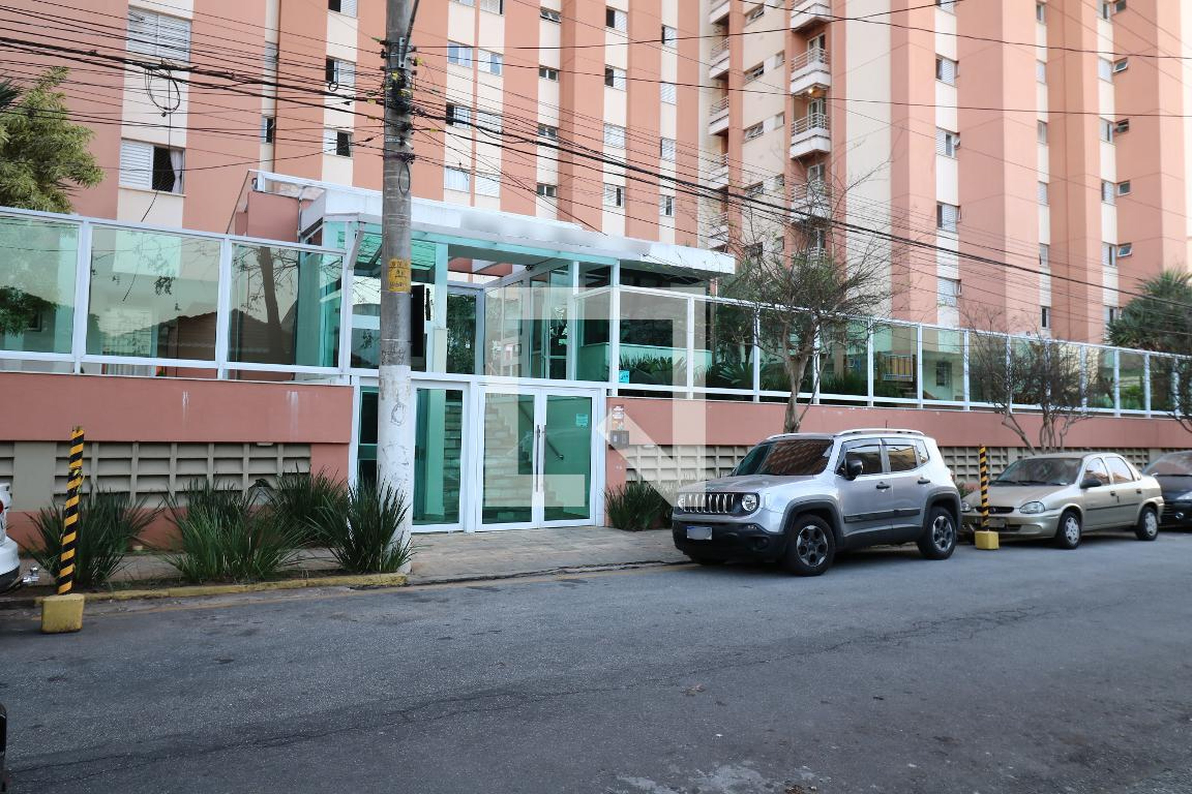 Fachada Condomínio em Rua Vinte e Quatro de Fevereiro, 487