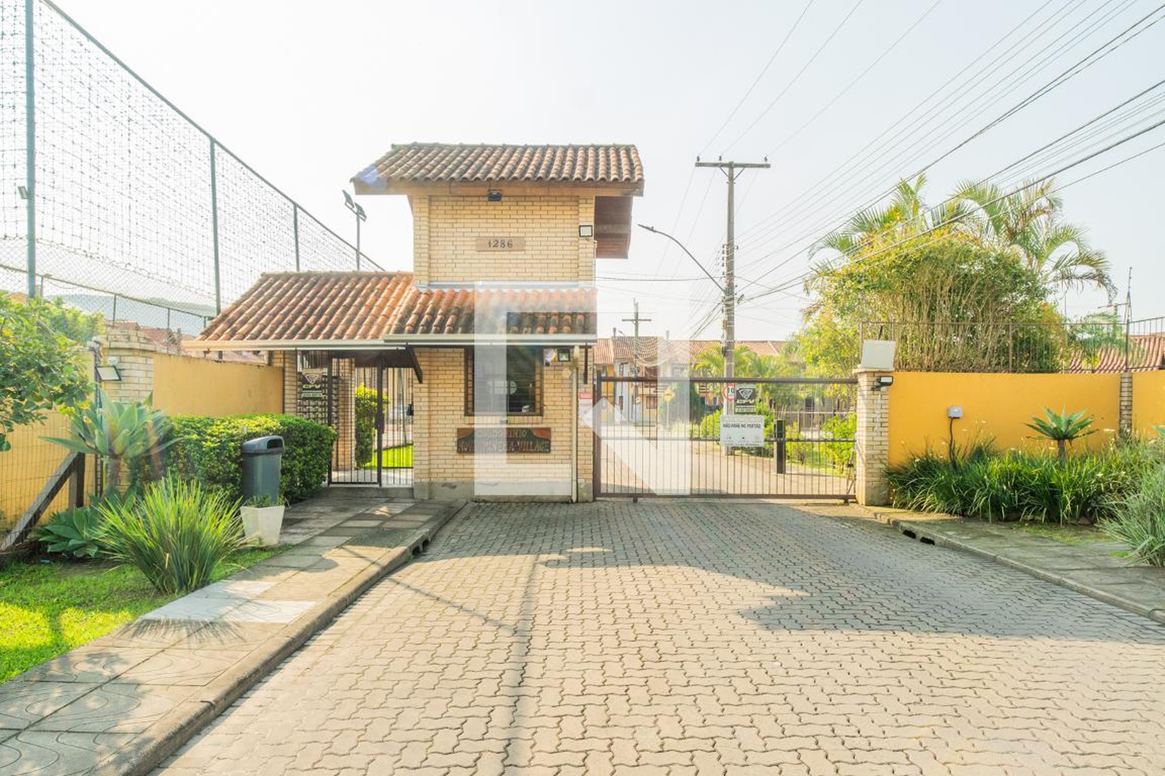 Fachada Condomínio em Avenida Edgar Píres de Castro, 1281