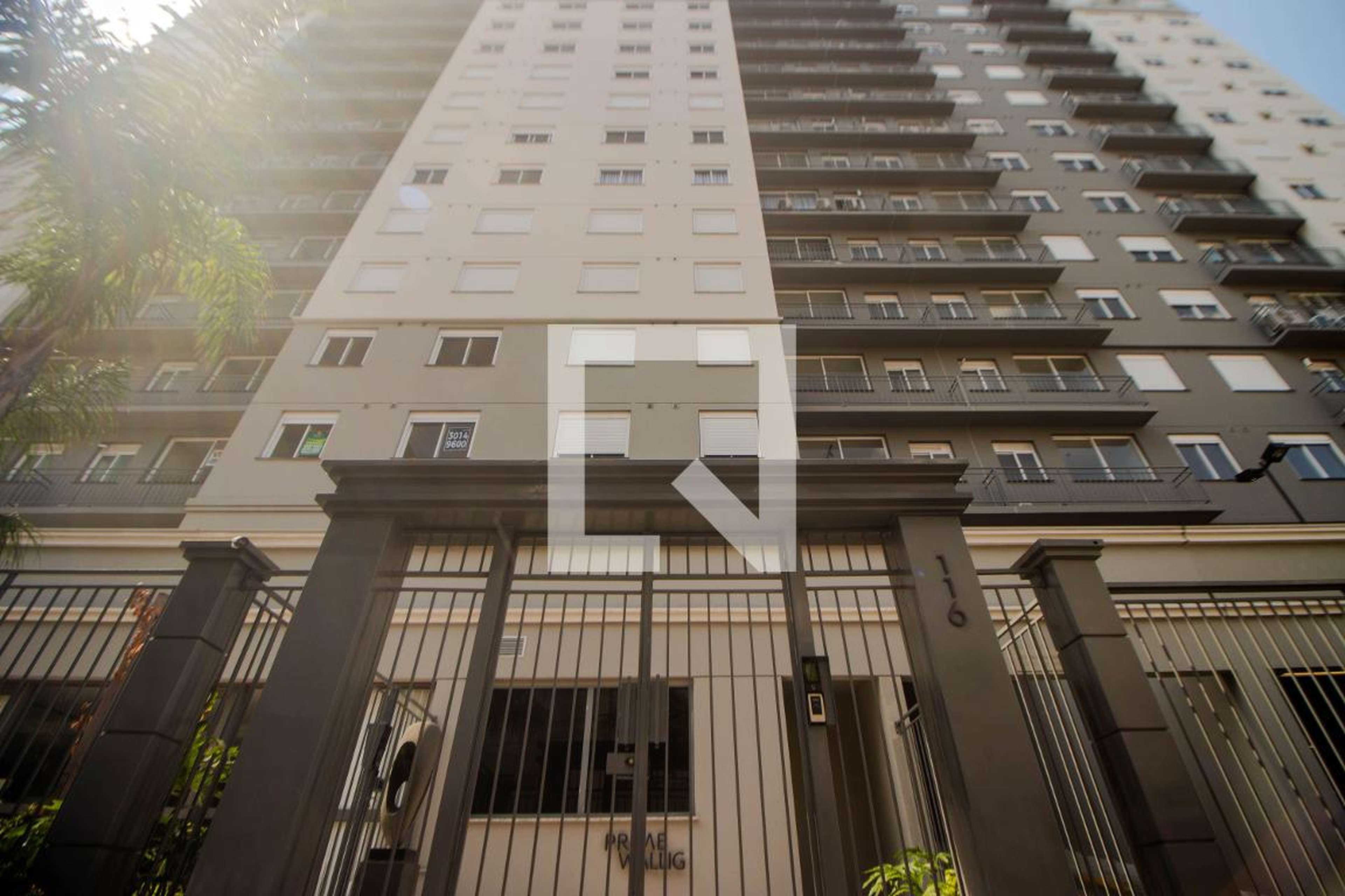 Fachada Condomínio em Avenida Francisco Trein, 166