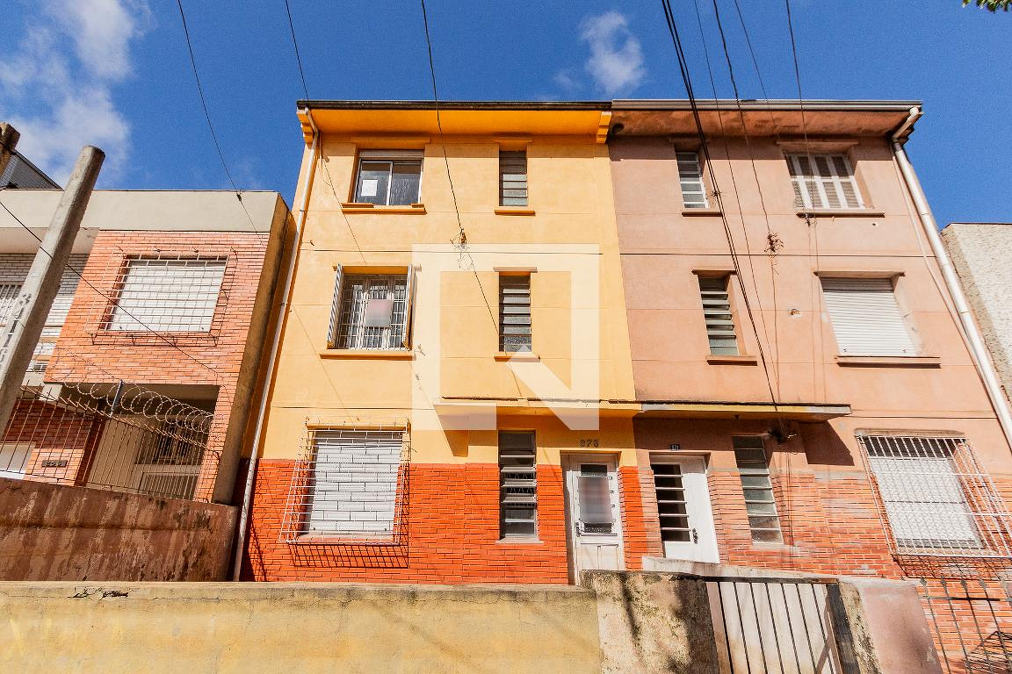 Fachada Condomínio em Rua Barbedo, 273