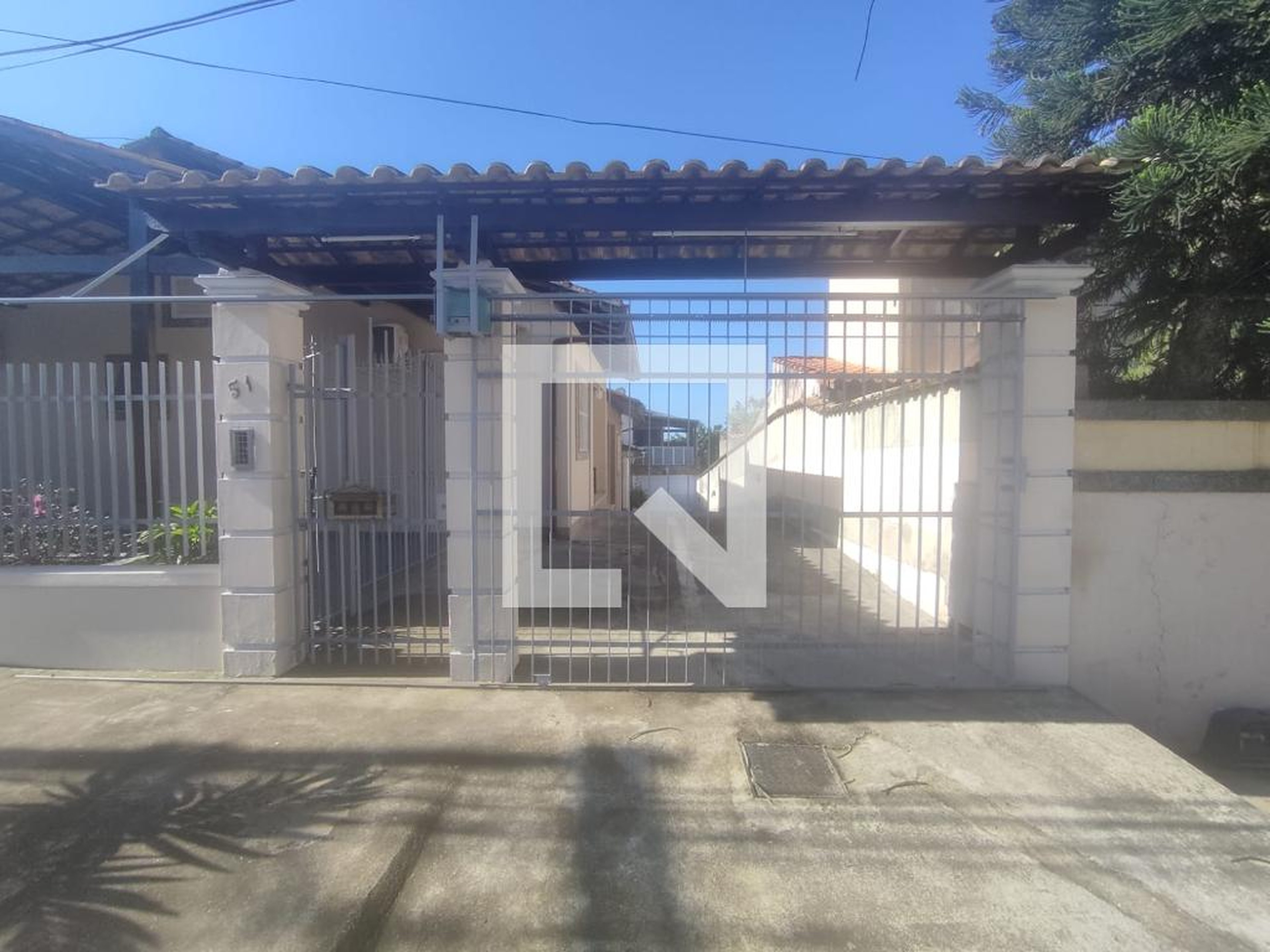 Fachada Condomínio em Rua Ananias Holanda de Oliveira, 51