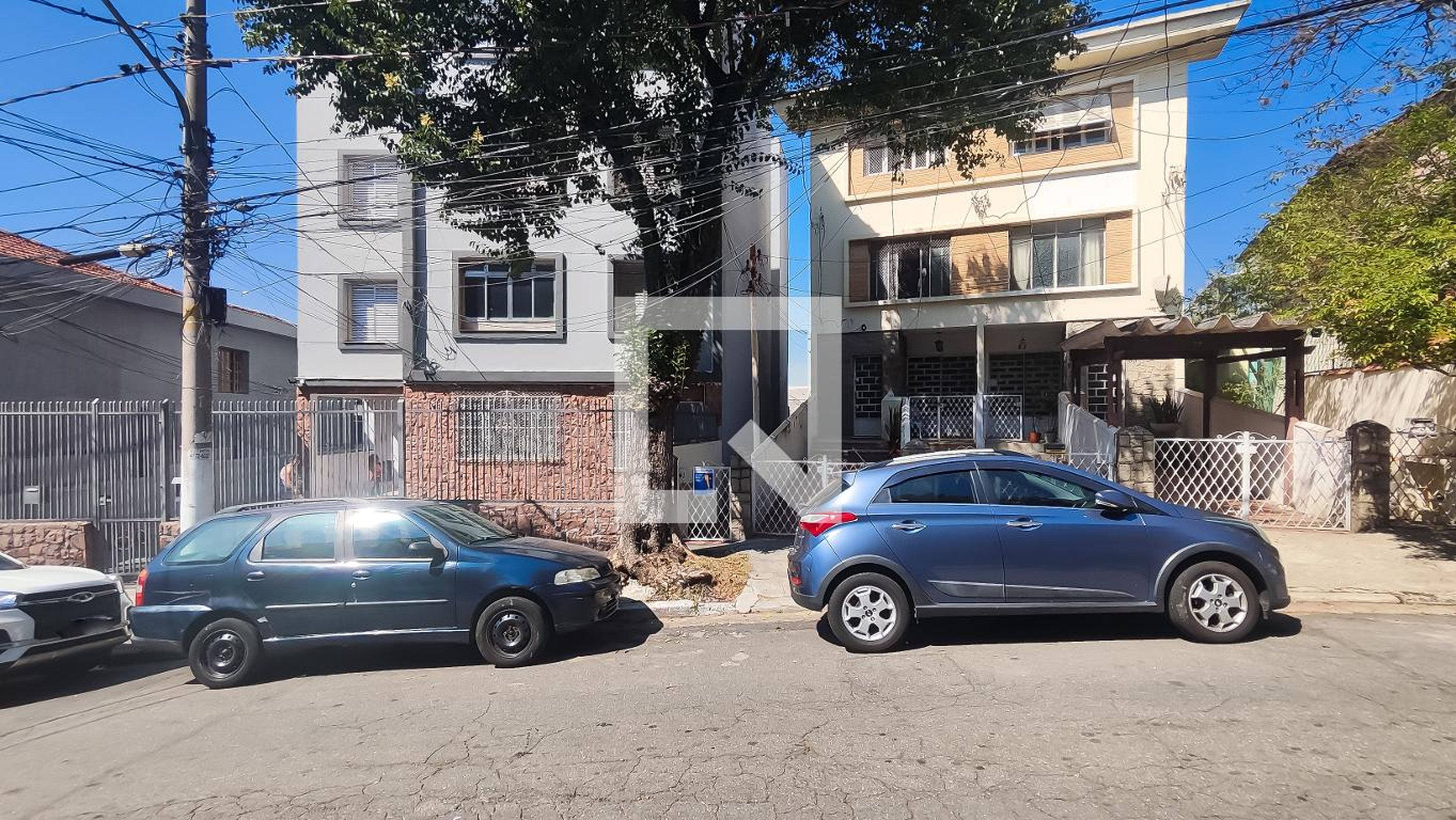 Fachada Condomínio em Rua Machado Pedrosa, 27