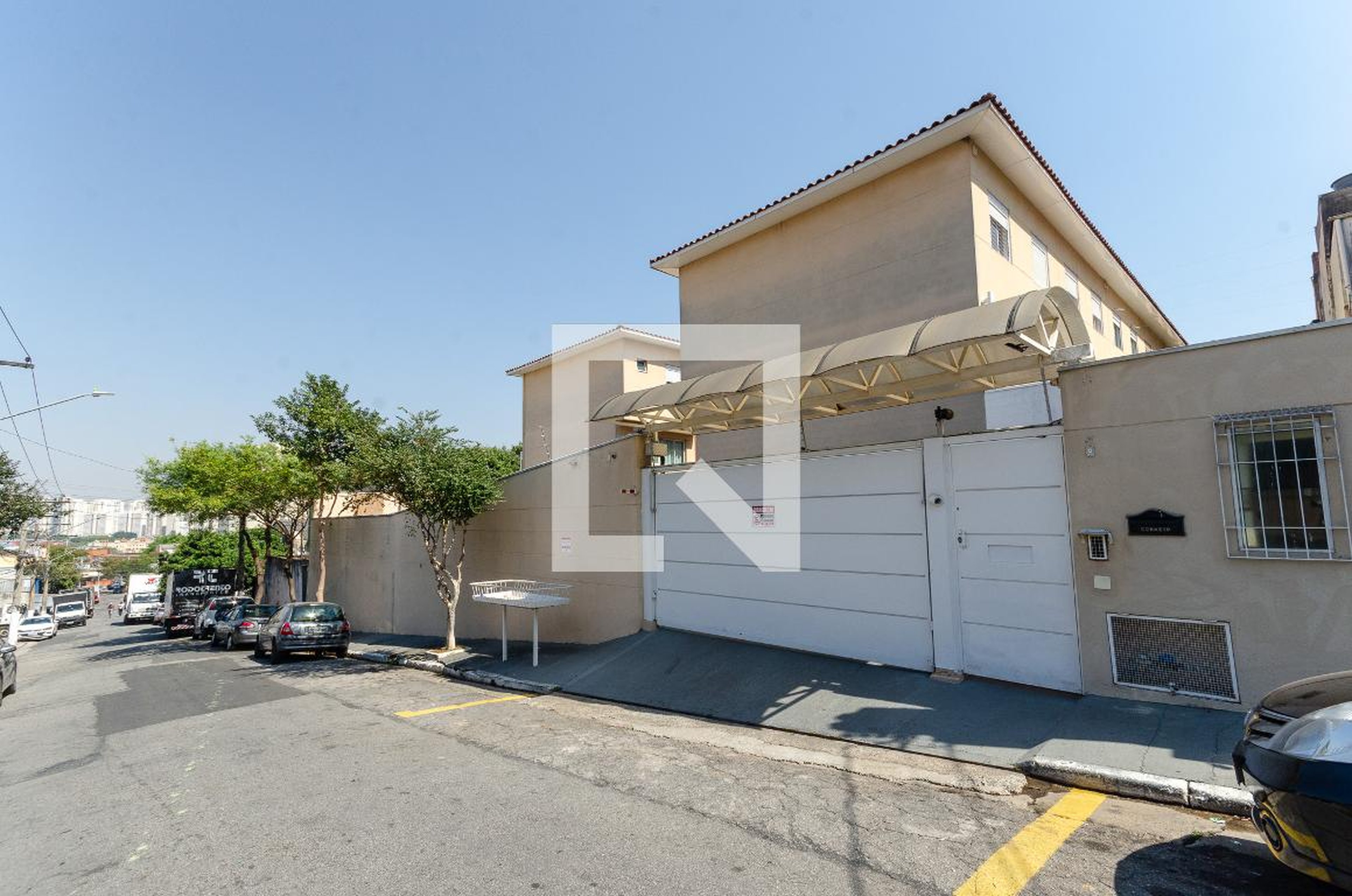 Fachada Condomínio em Rua Vicente Ferreira Leite, 261