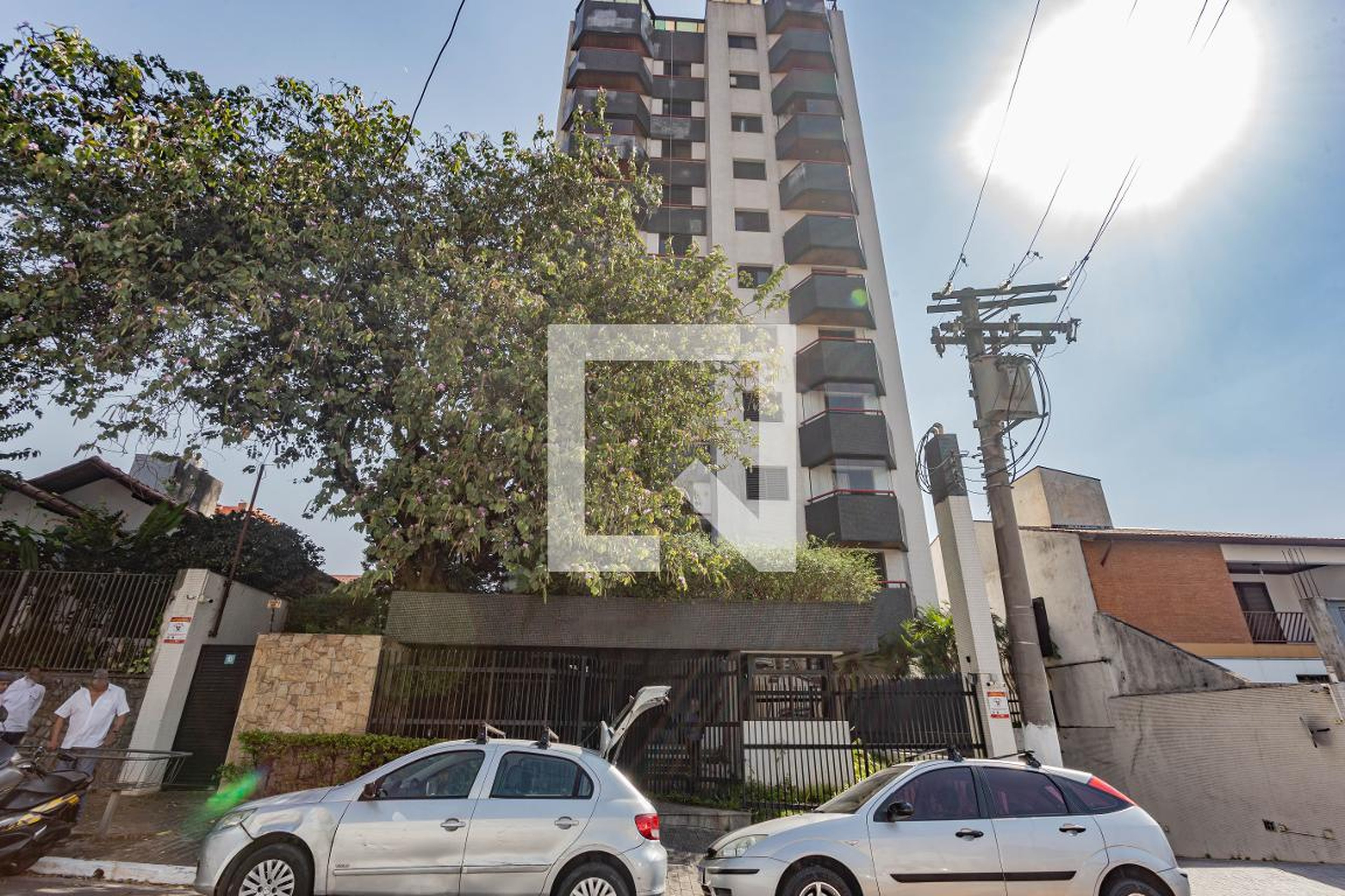 Fachada Condomínio em Rua Juçara, 80