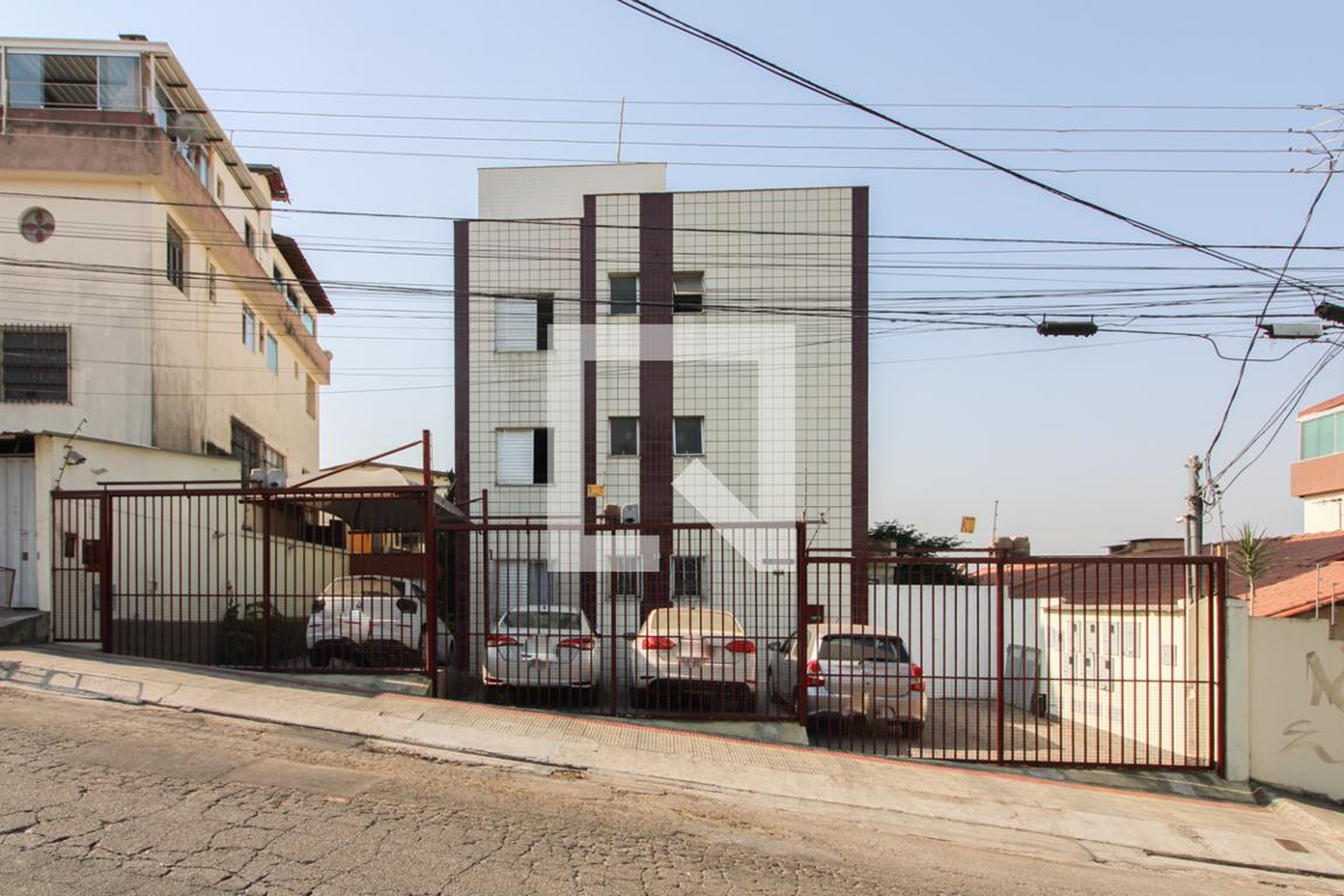 Fachada Condomínio em Rua Miraselvas, 186