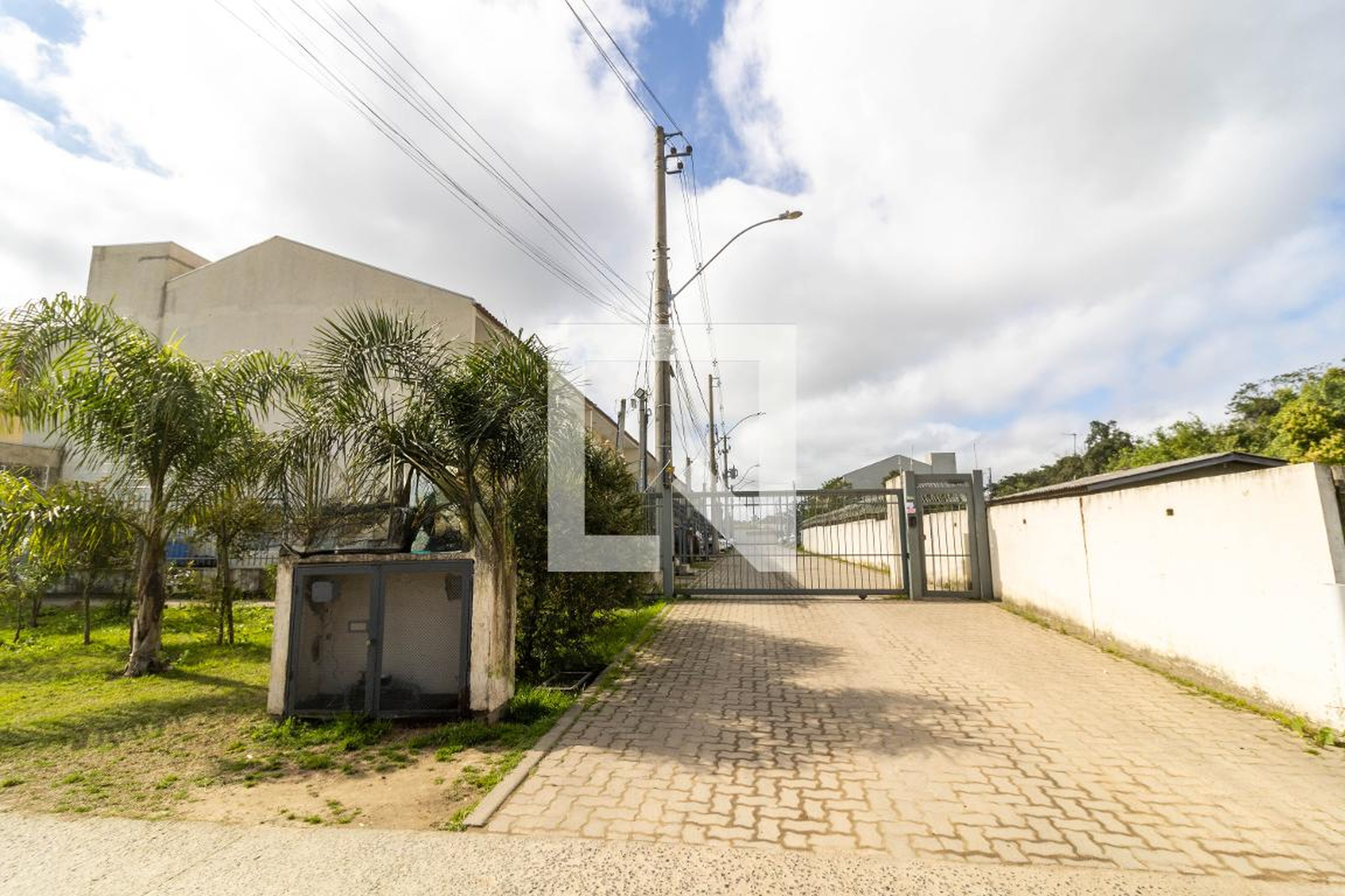 Fachada Condomínio em Rua Dorival Castilhos Machado, 810