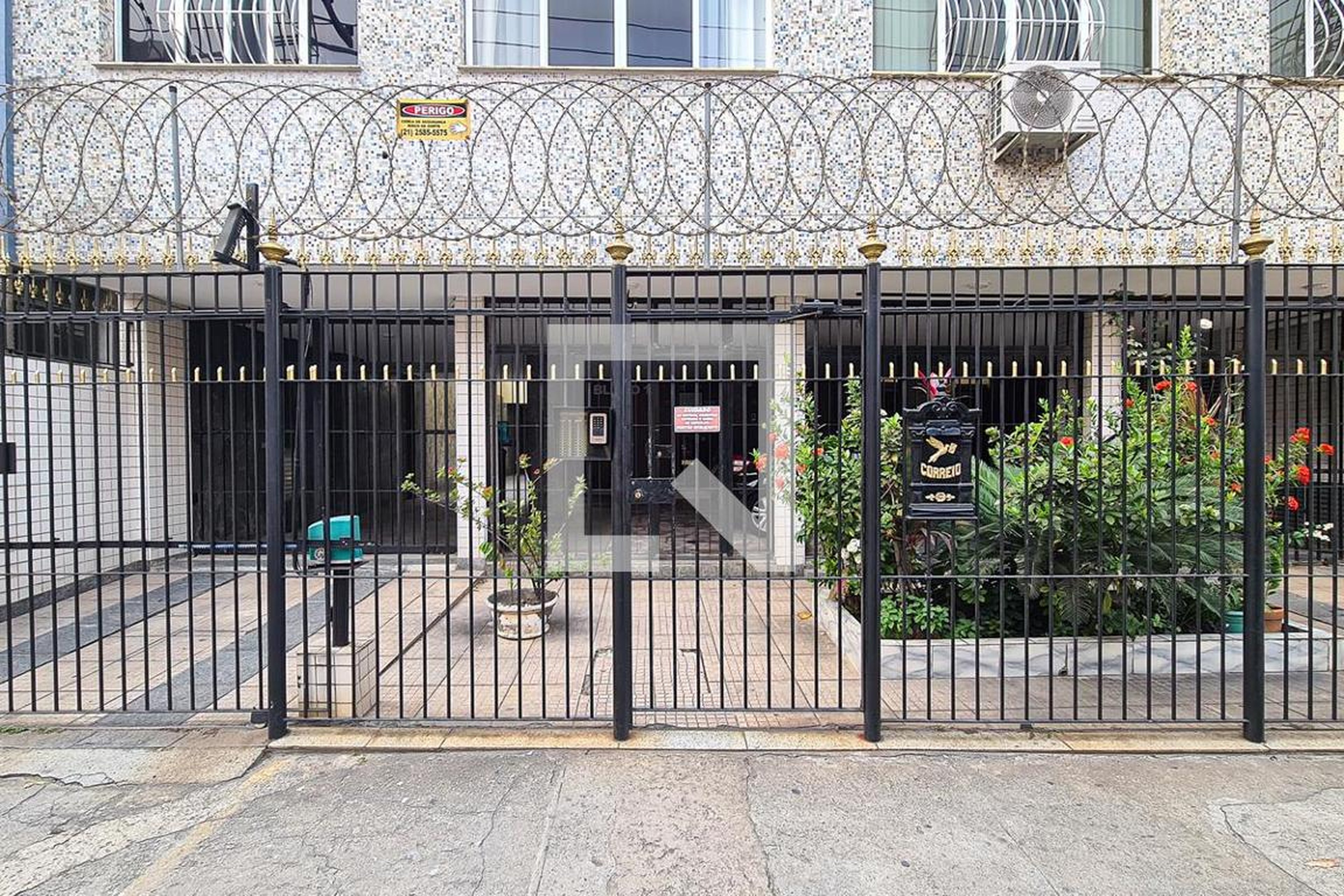 Fachada do Condomínio Condomínio Mayer