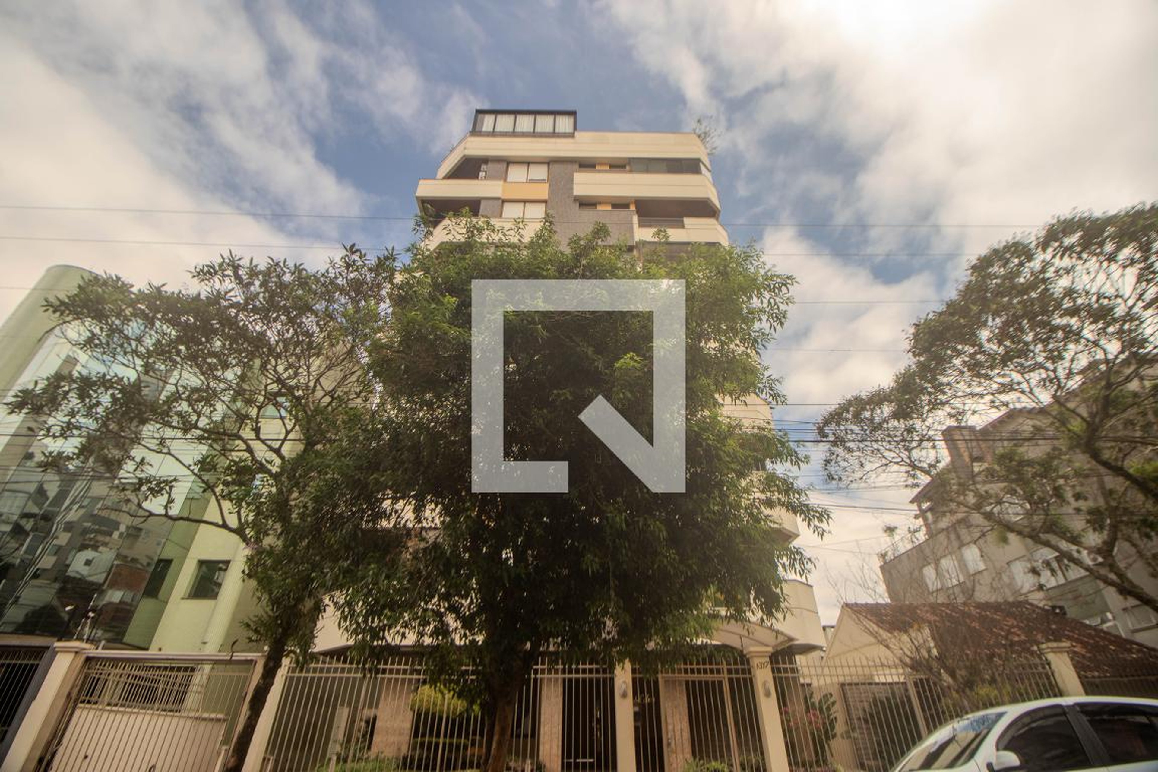 Fachada Condomínio em Rua Marcelo Gama, 1317