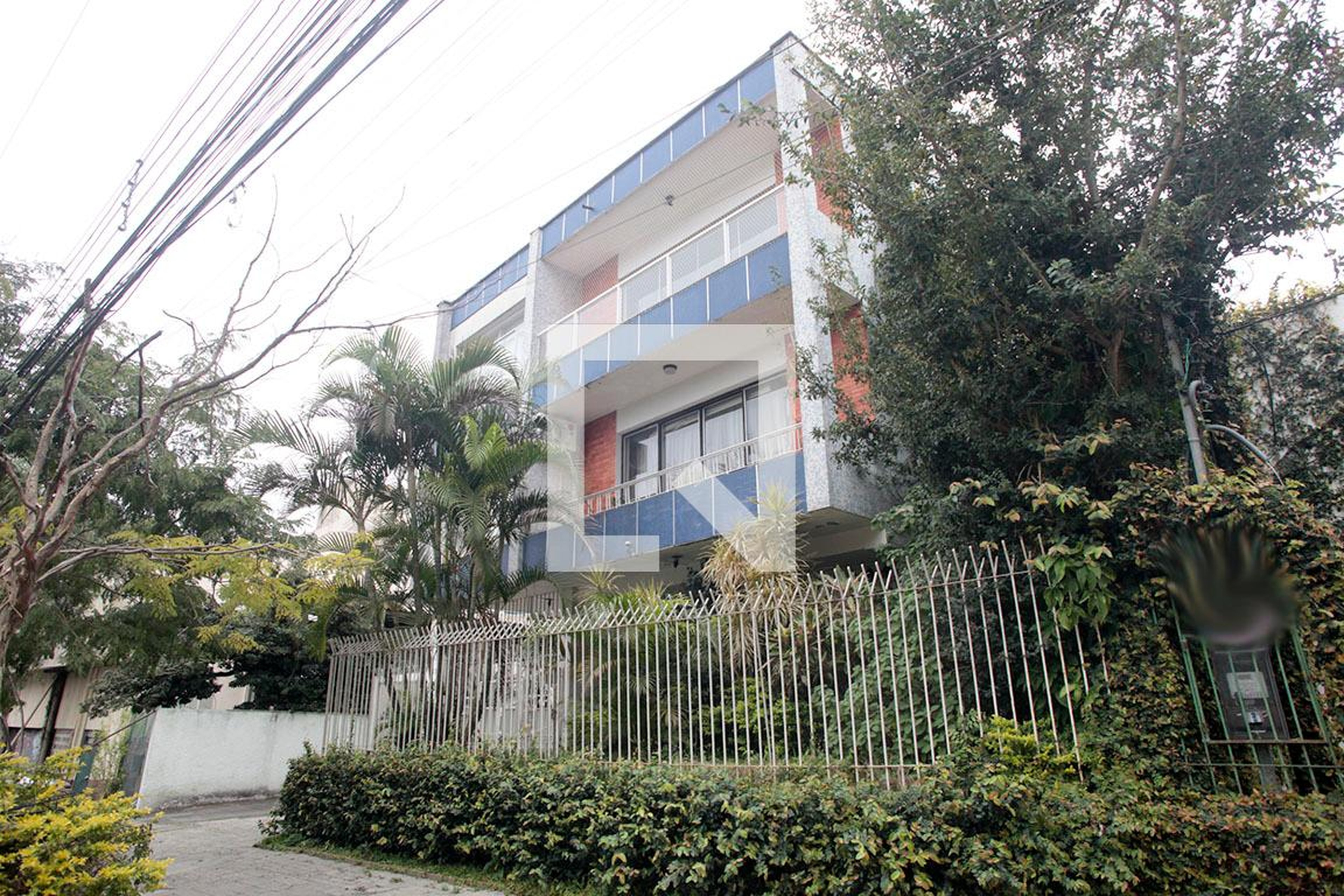 Fachada Condomínio em Rua São Vicente, 15