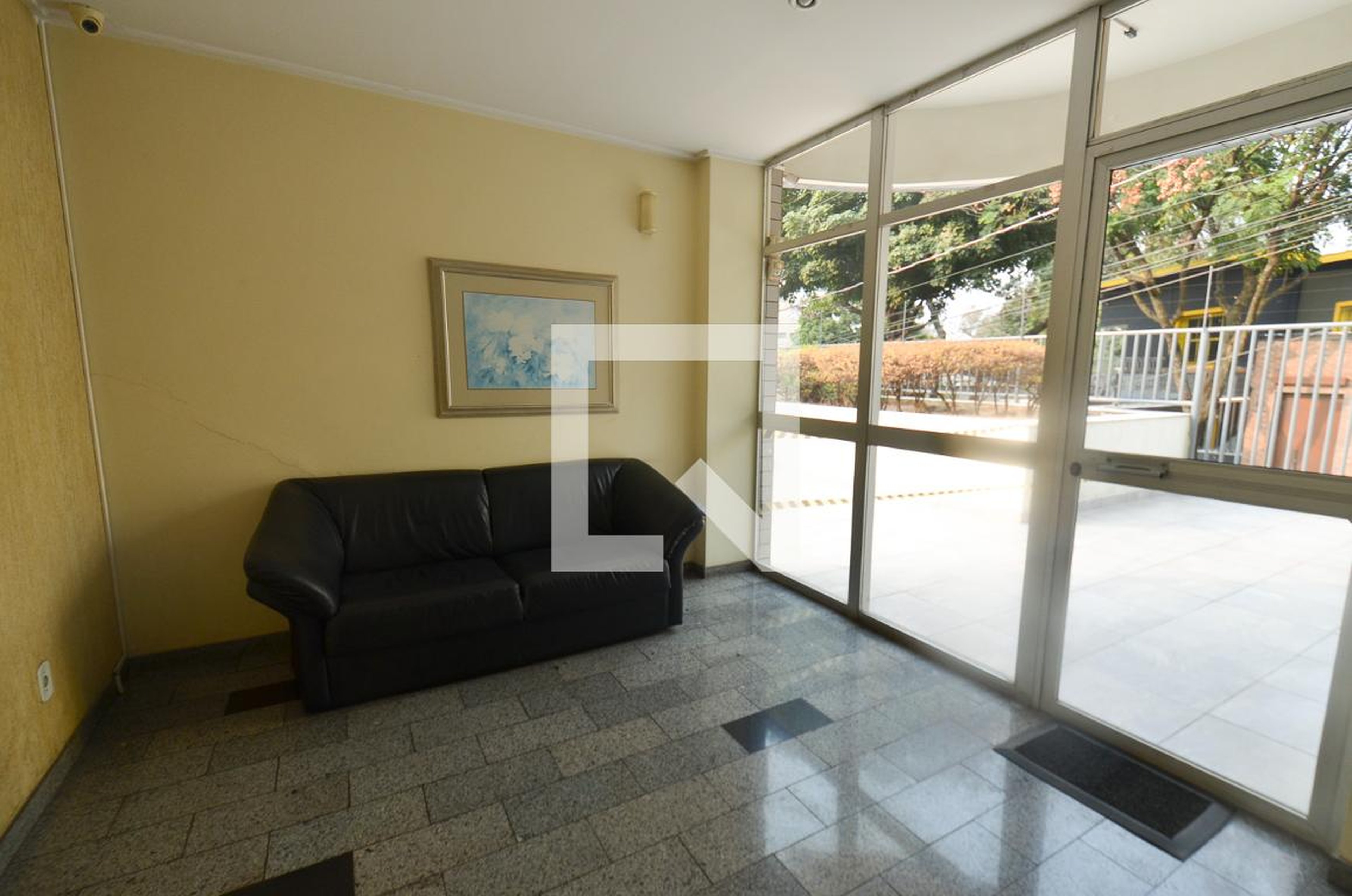 Hall de entrada Condomínio em Rua Mar de Espanha, 608