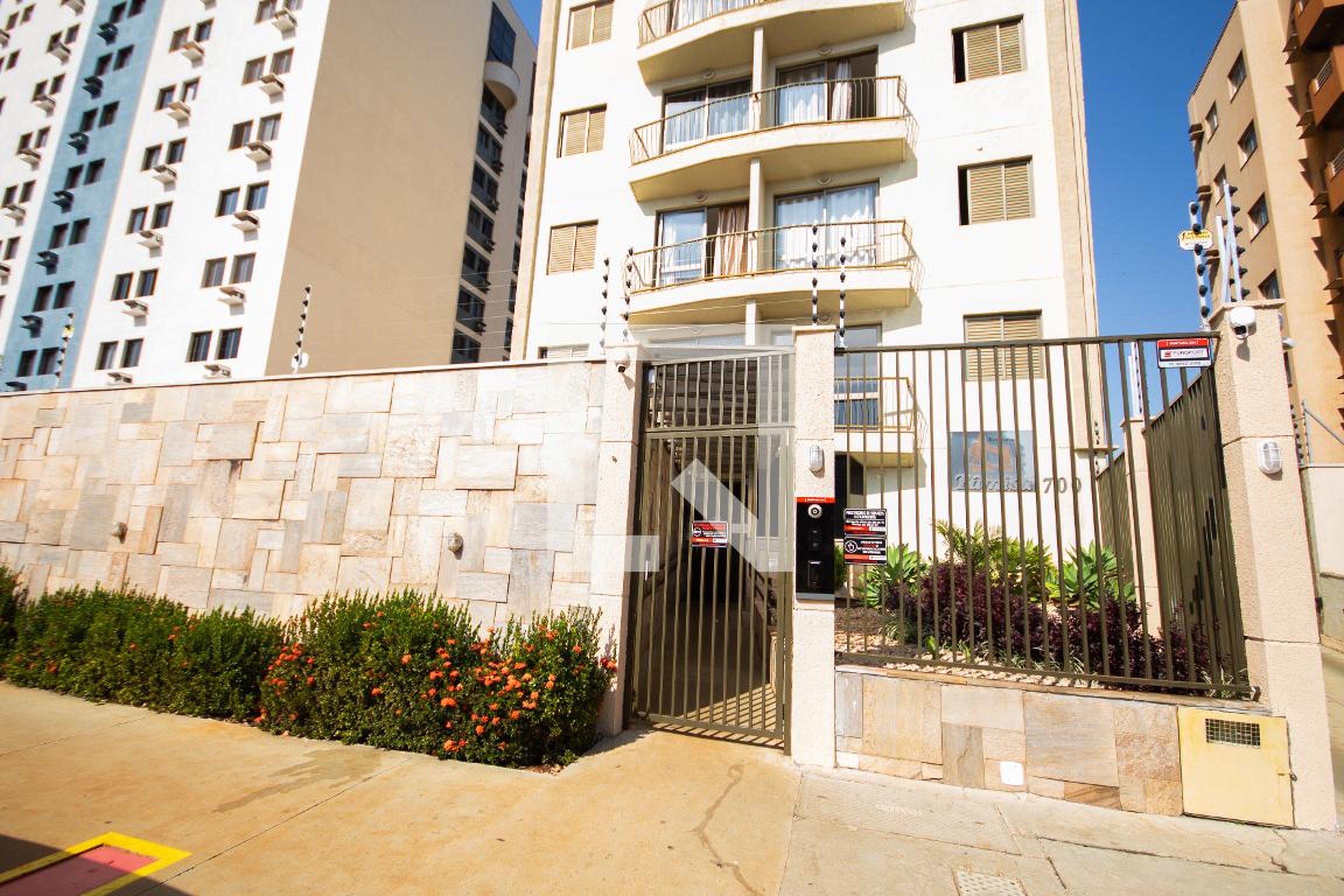 Fachada do condomínio Condomínio Tâmisa