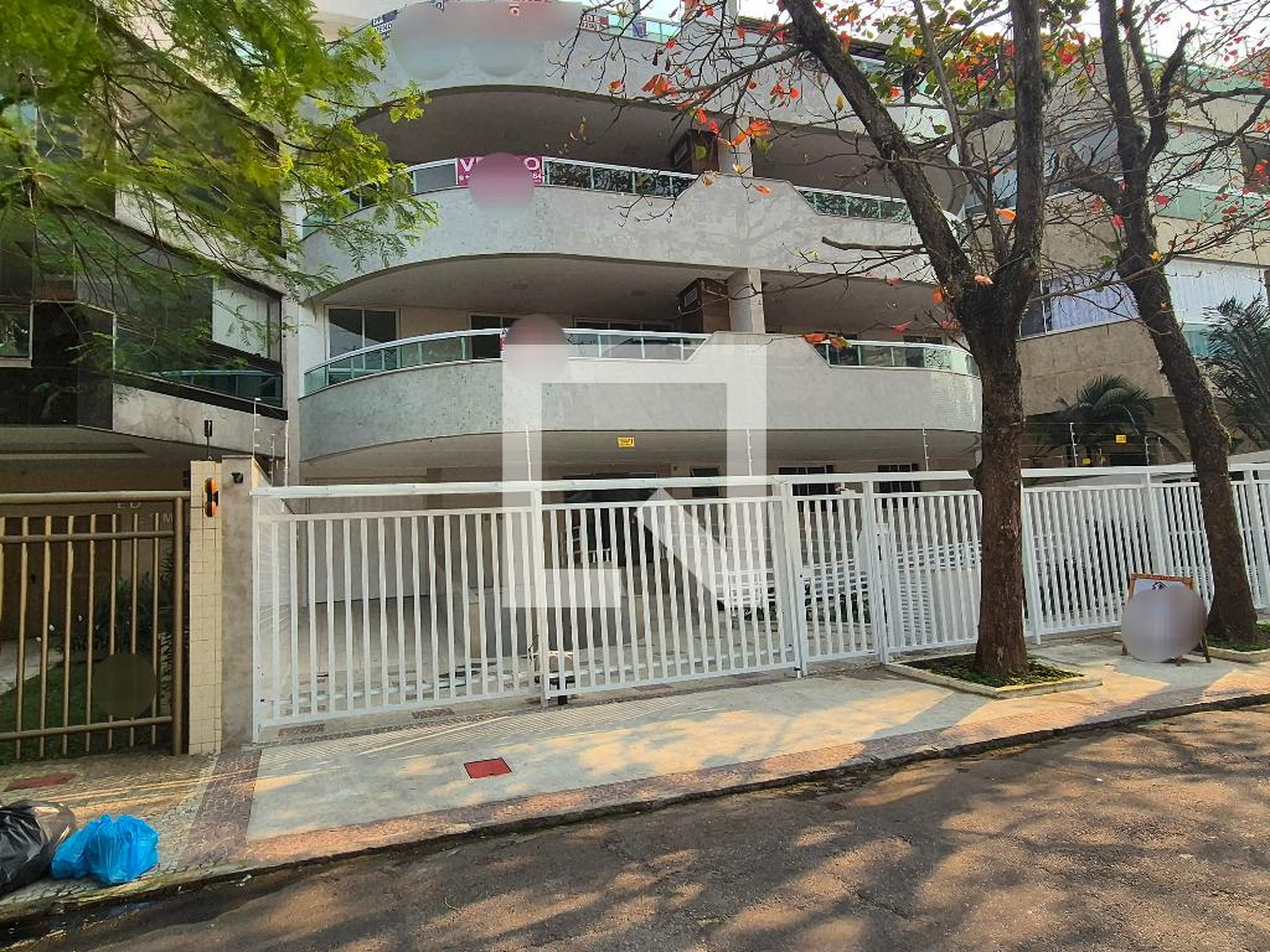 Fachada Condomínio em Rua Jorge Emílio Fontenele, 1100