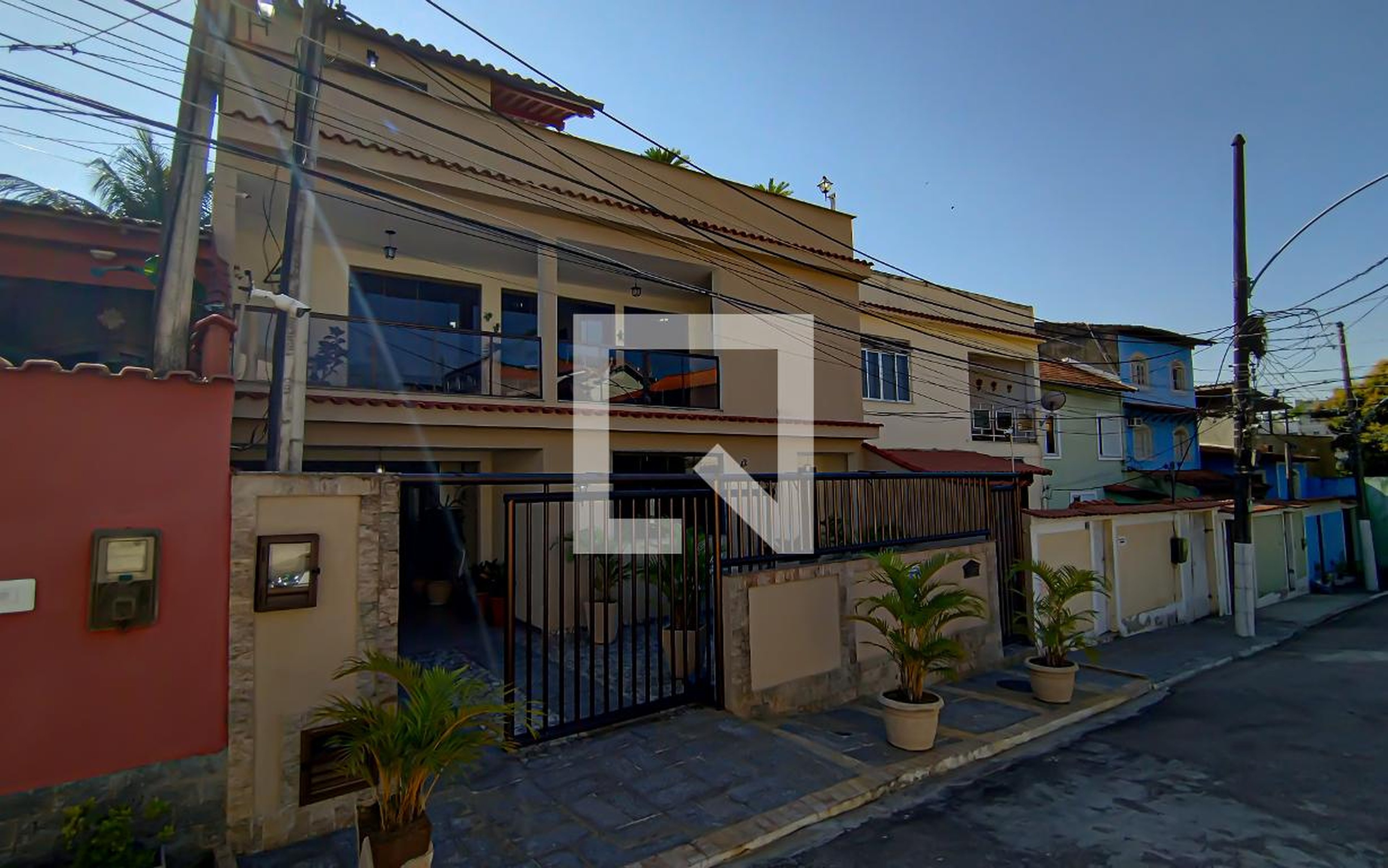 fachada Condomínio em Rua Antonio Girao Barroso, 42