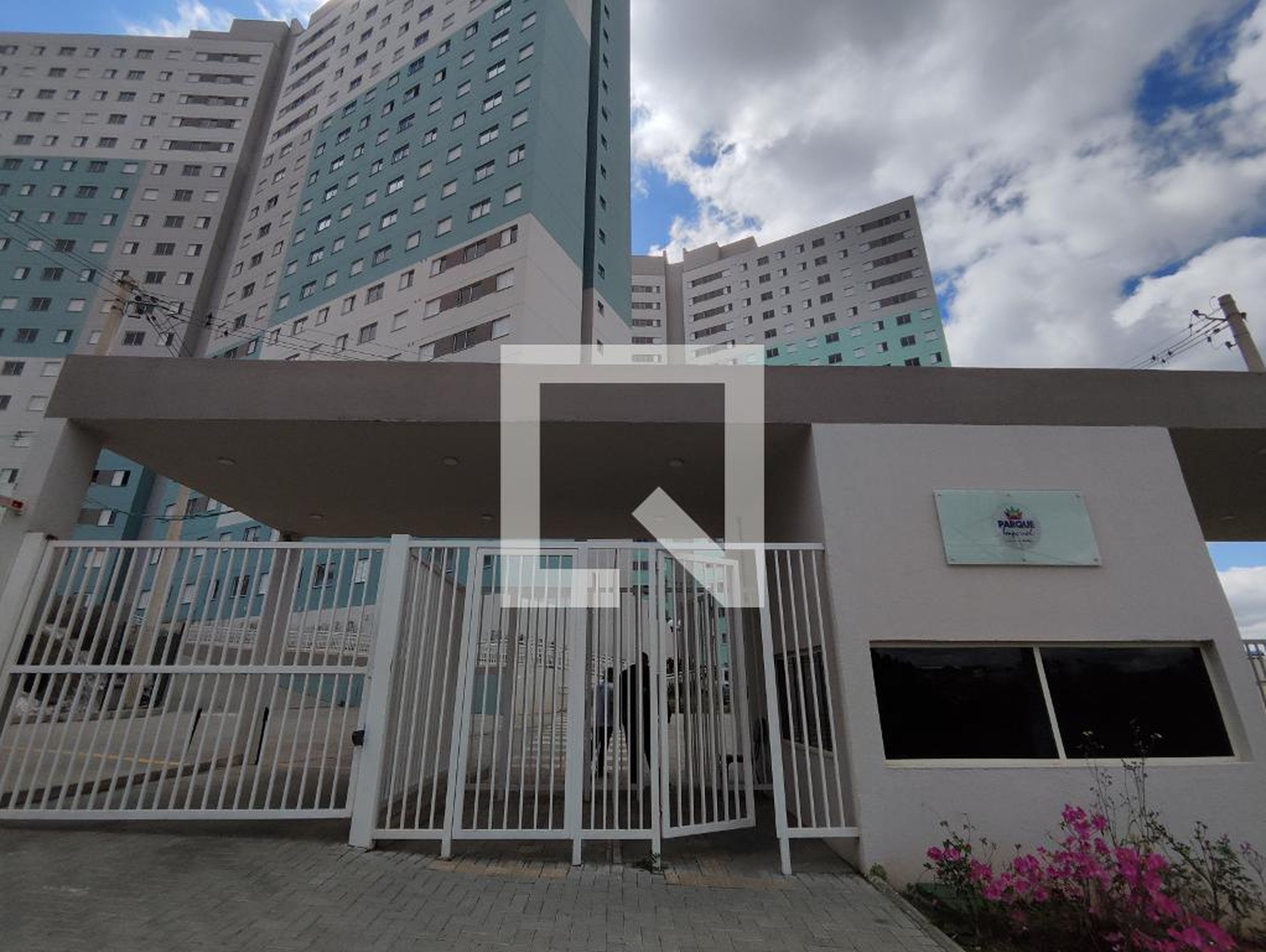 Fachada Condomínio em Rua Luis Vaz de Camões, 2445