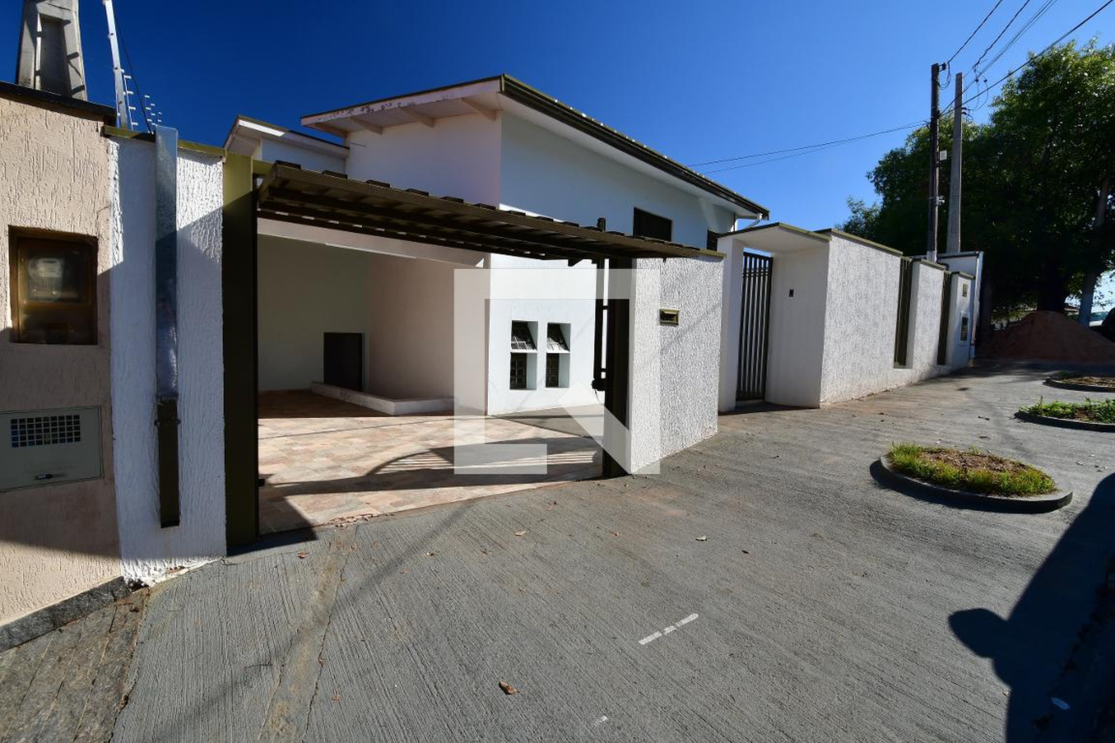 Fachada Condomínio em Rua José Augusto Vale de Almeida, 10