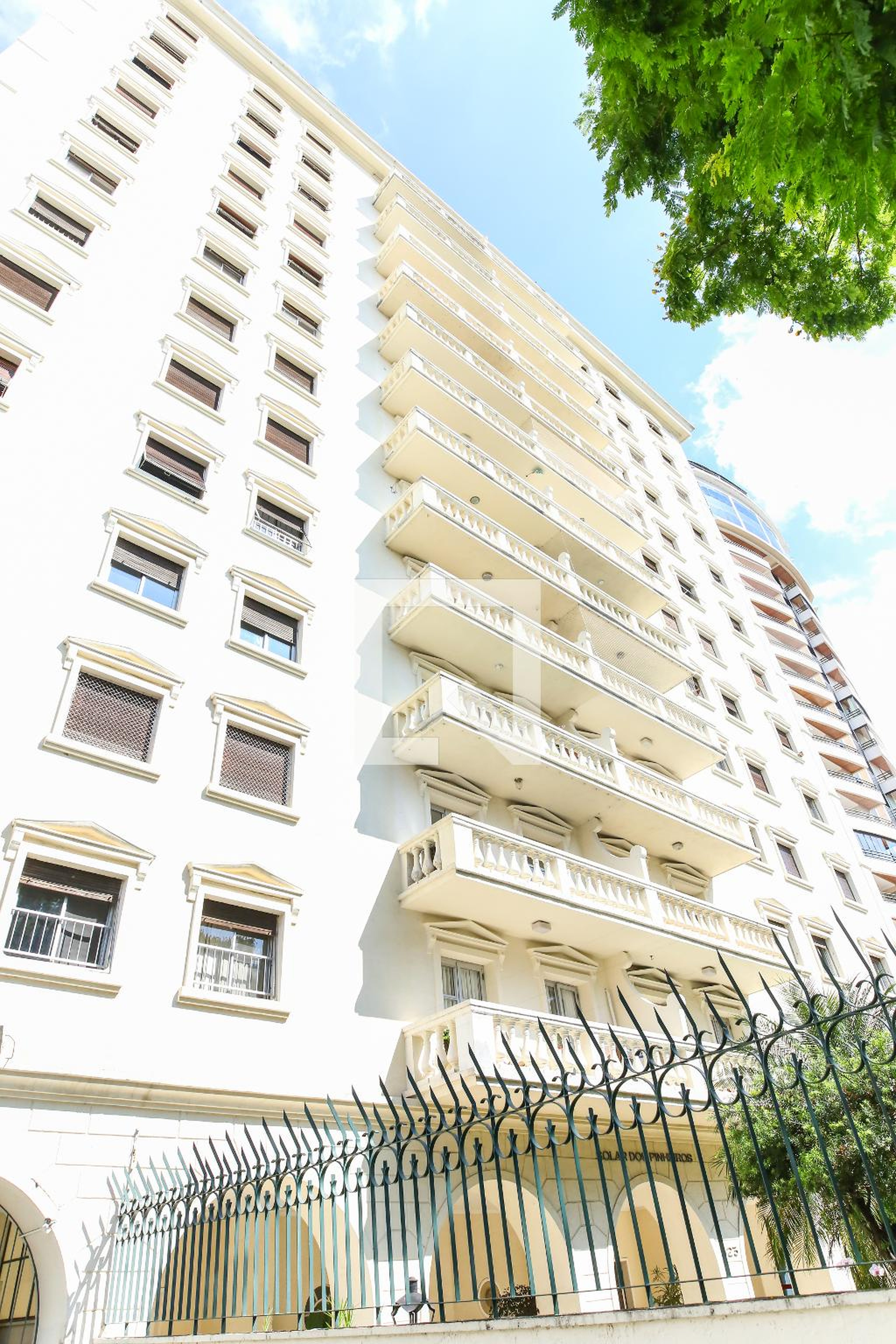 Fachada Condomínio Solar dos Pinheiros