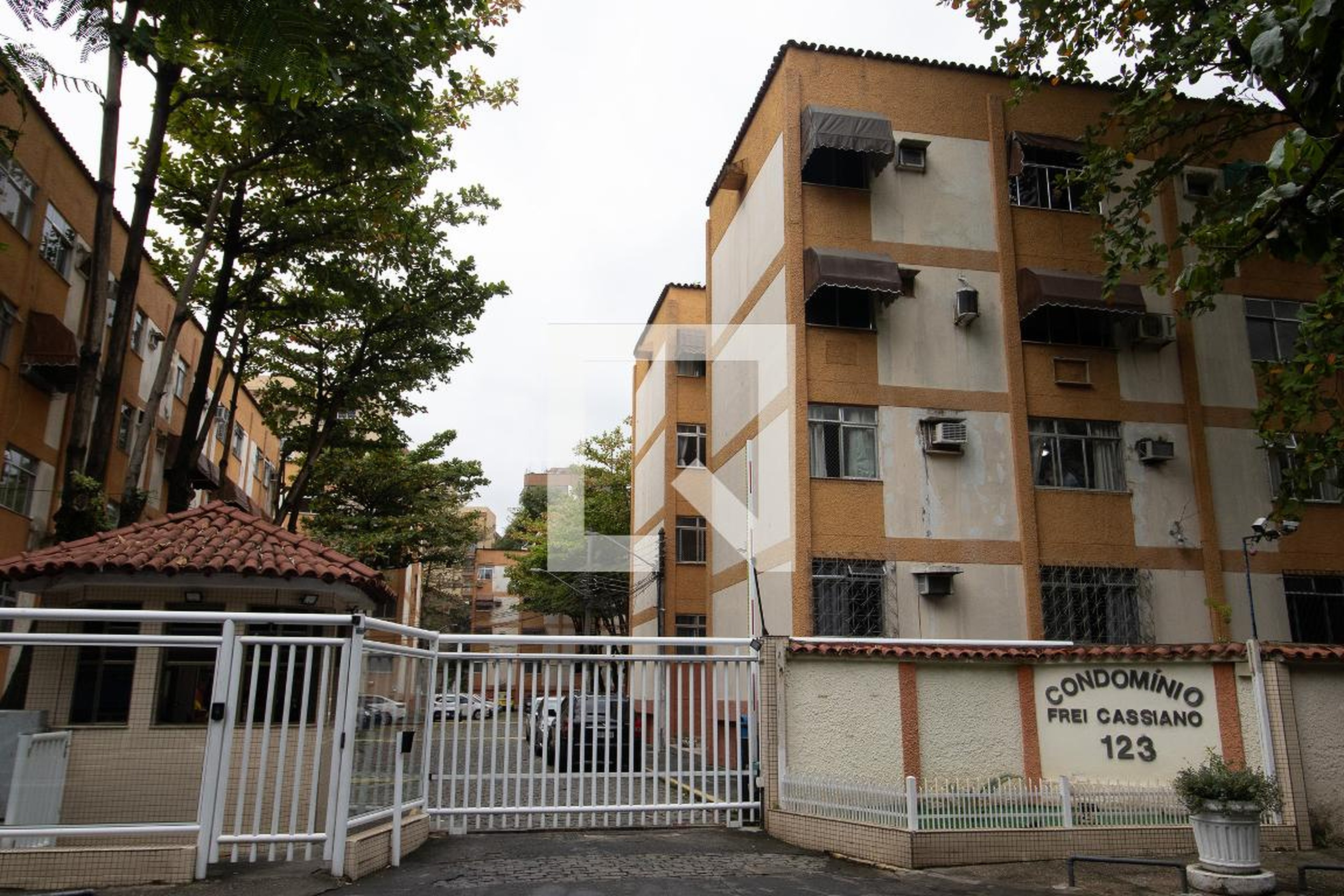 Fachada Condomínio Frei Cassiano de Villarosa