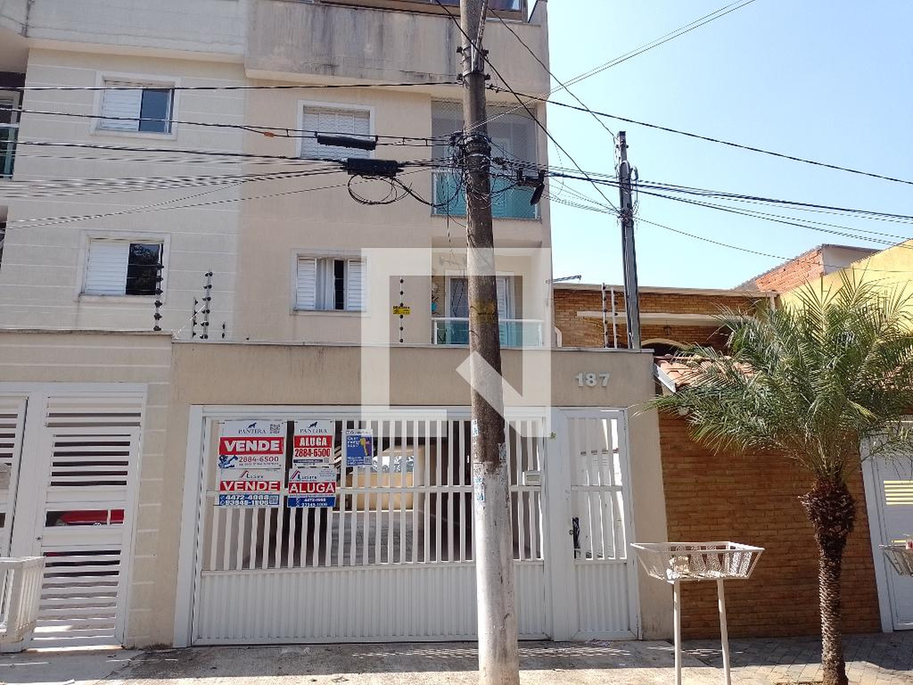 Fachada Condomínio em Avenida Ana Camargo, 187