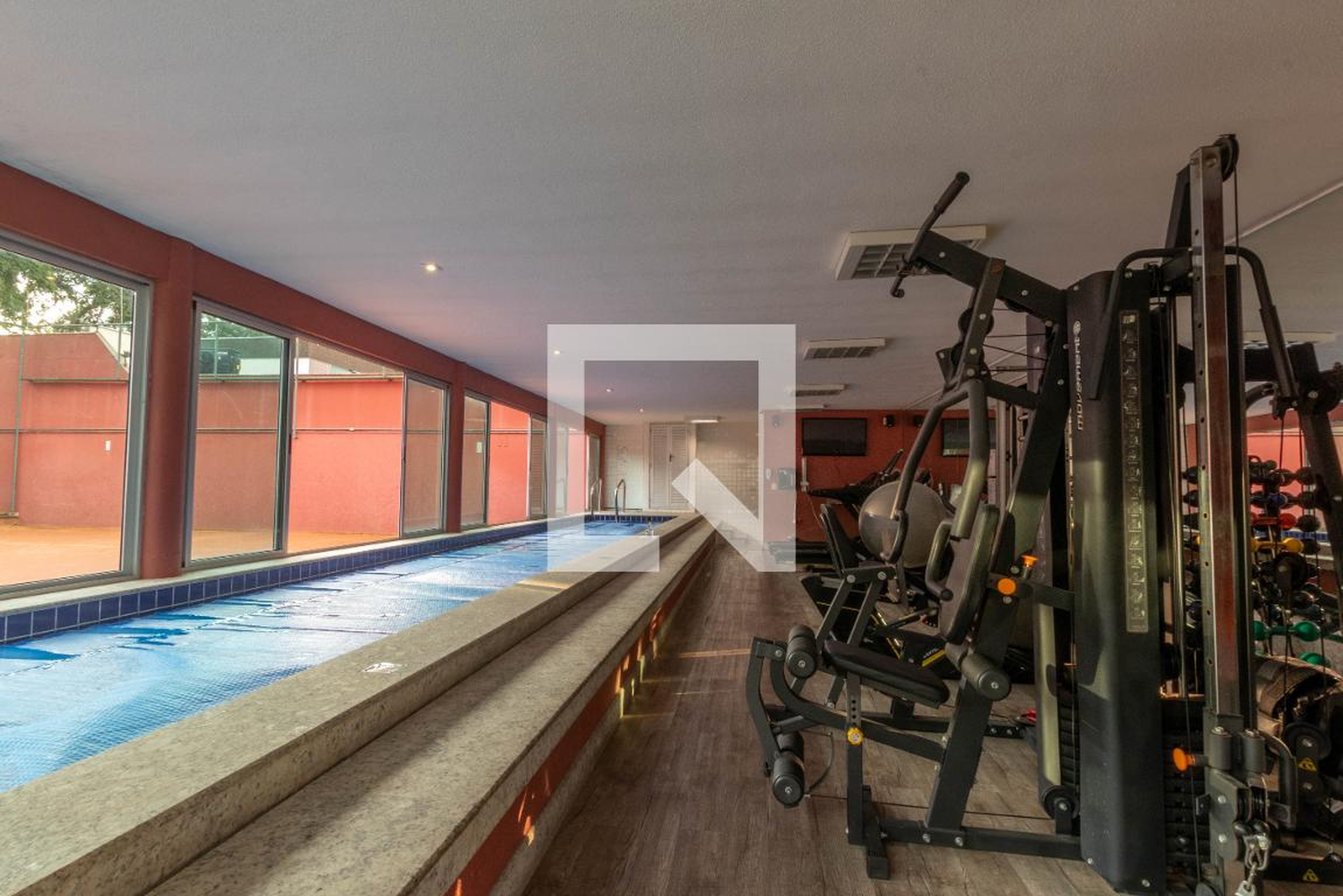 Piscina Coberta Condomínio em Rua Elza Brandão Rodarte, 11