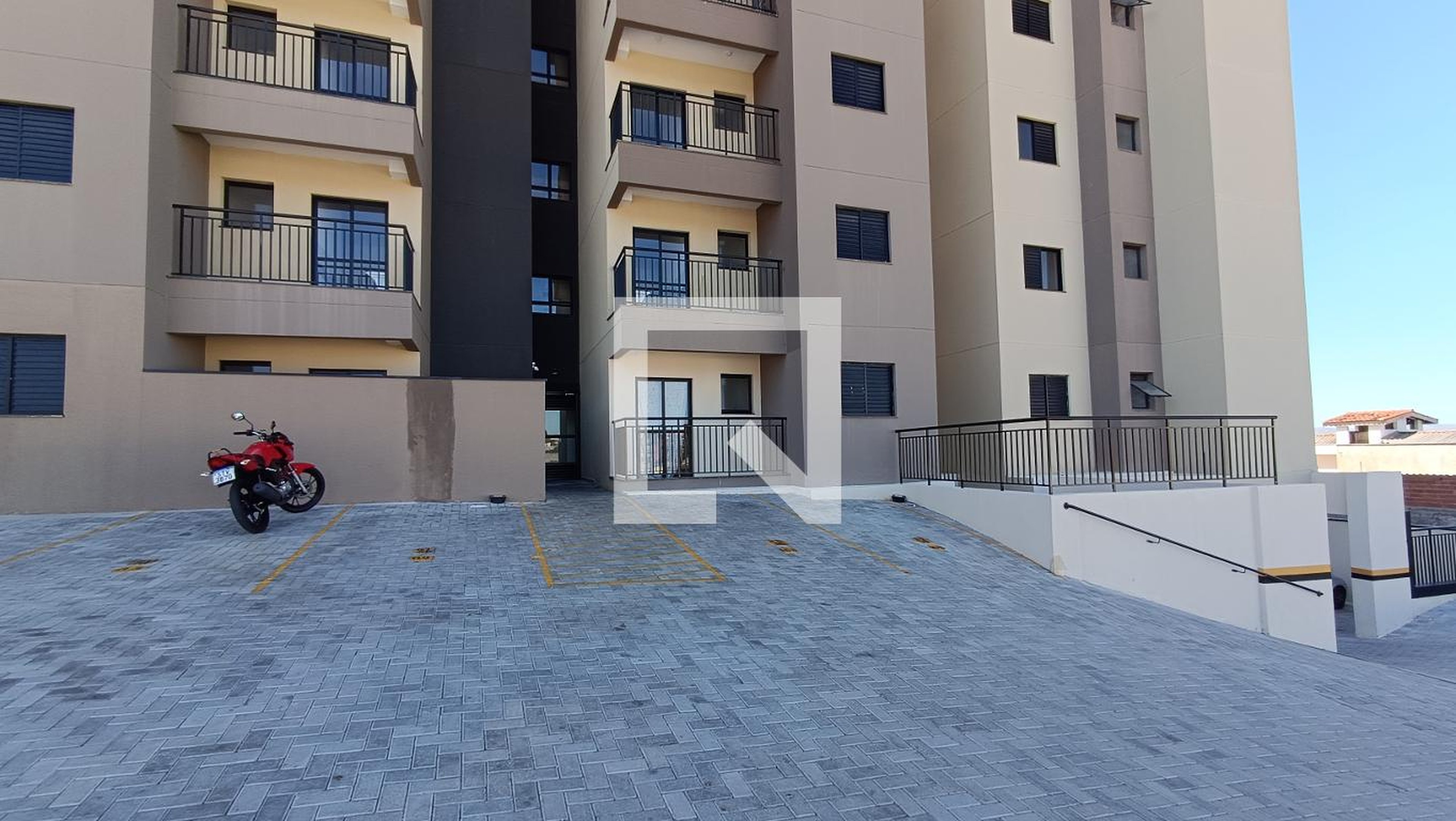 Fachada Condomínio em Rua Bernardo Lichtenfels Júnior, 21