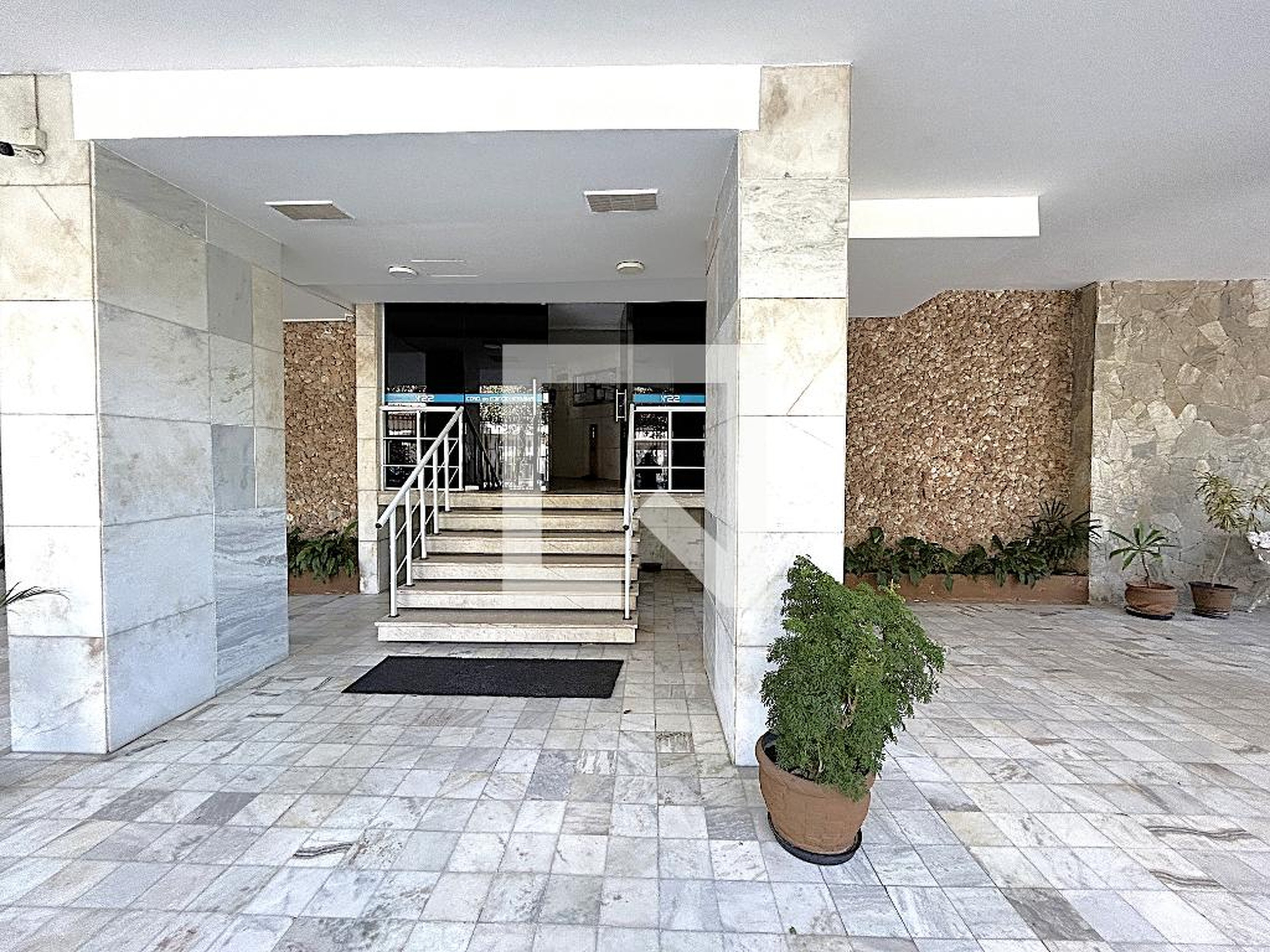 Entrada do prédio - Edifício Herminia