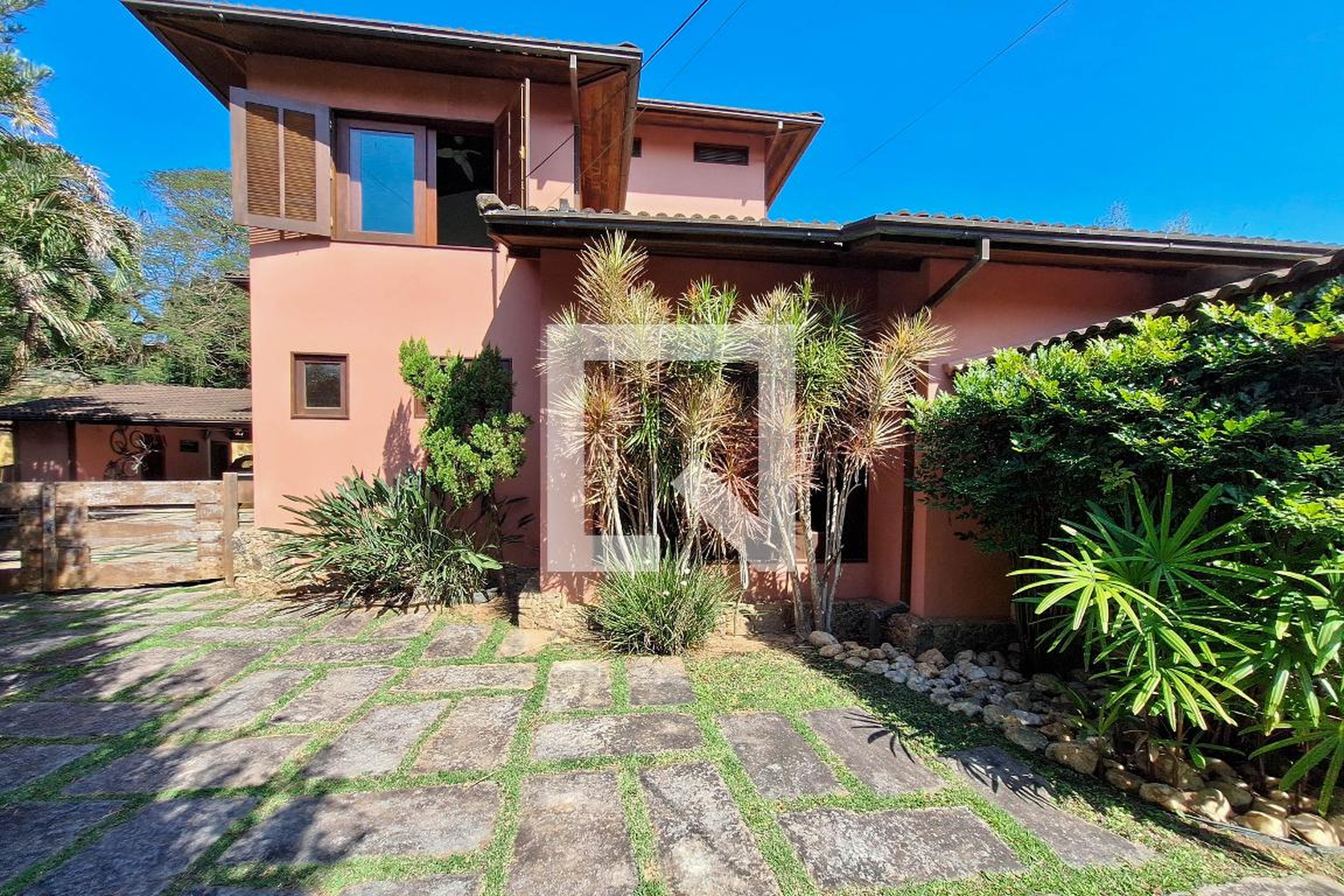 Fachada Condomínio em Rua México, 745