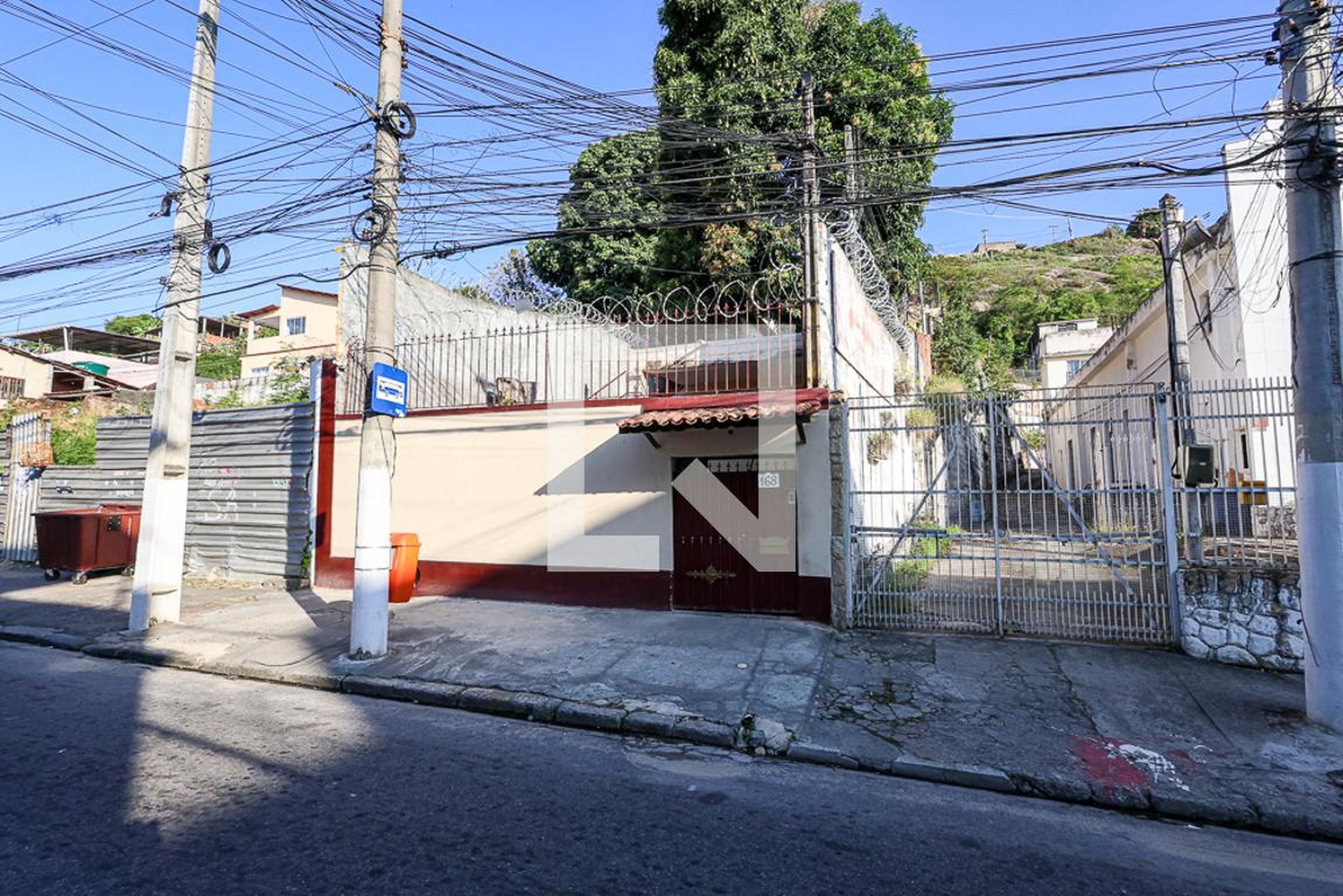Fachada Condomínio em Rua Doutor Carlos Maximiano, 168