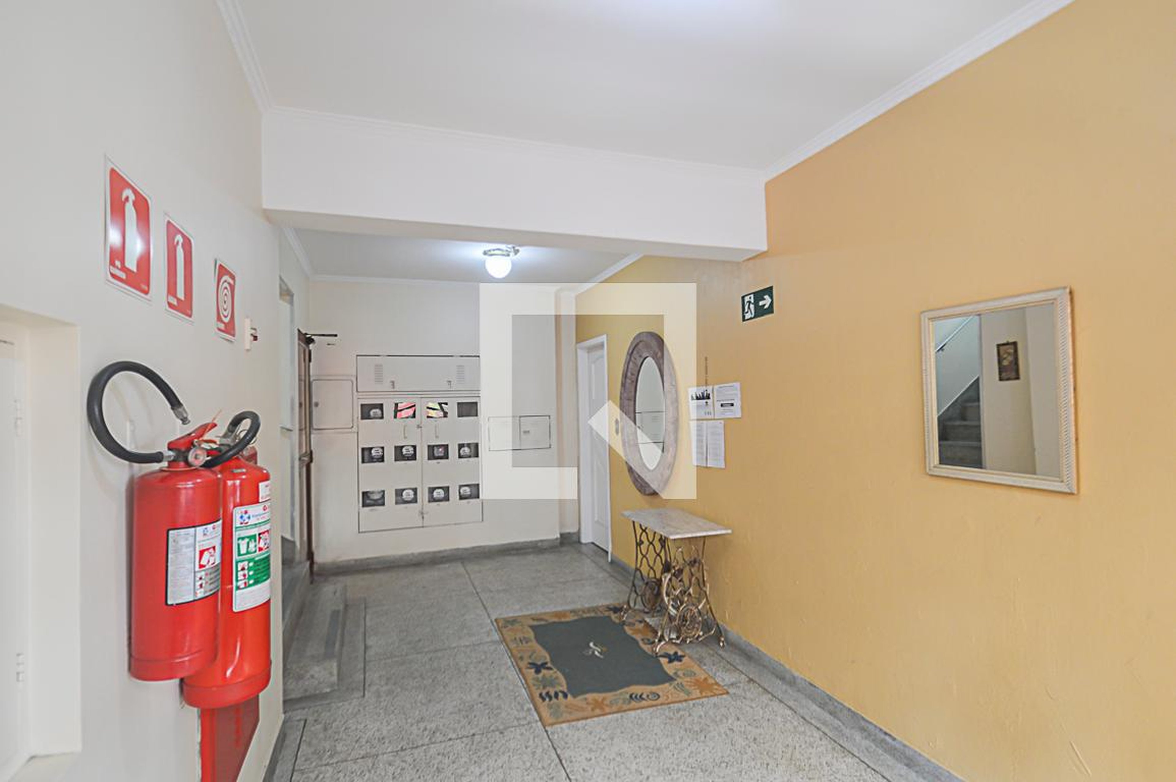 Hall de entrada Condomínio em Rua Benedito Bruni, 10