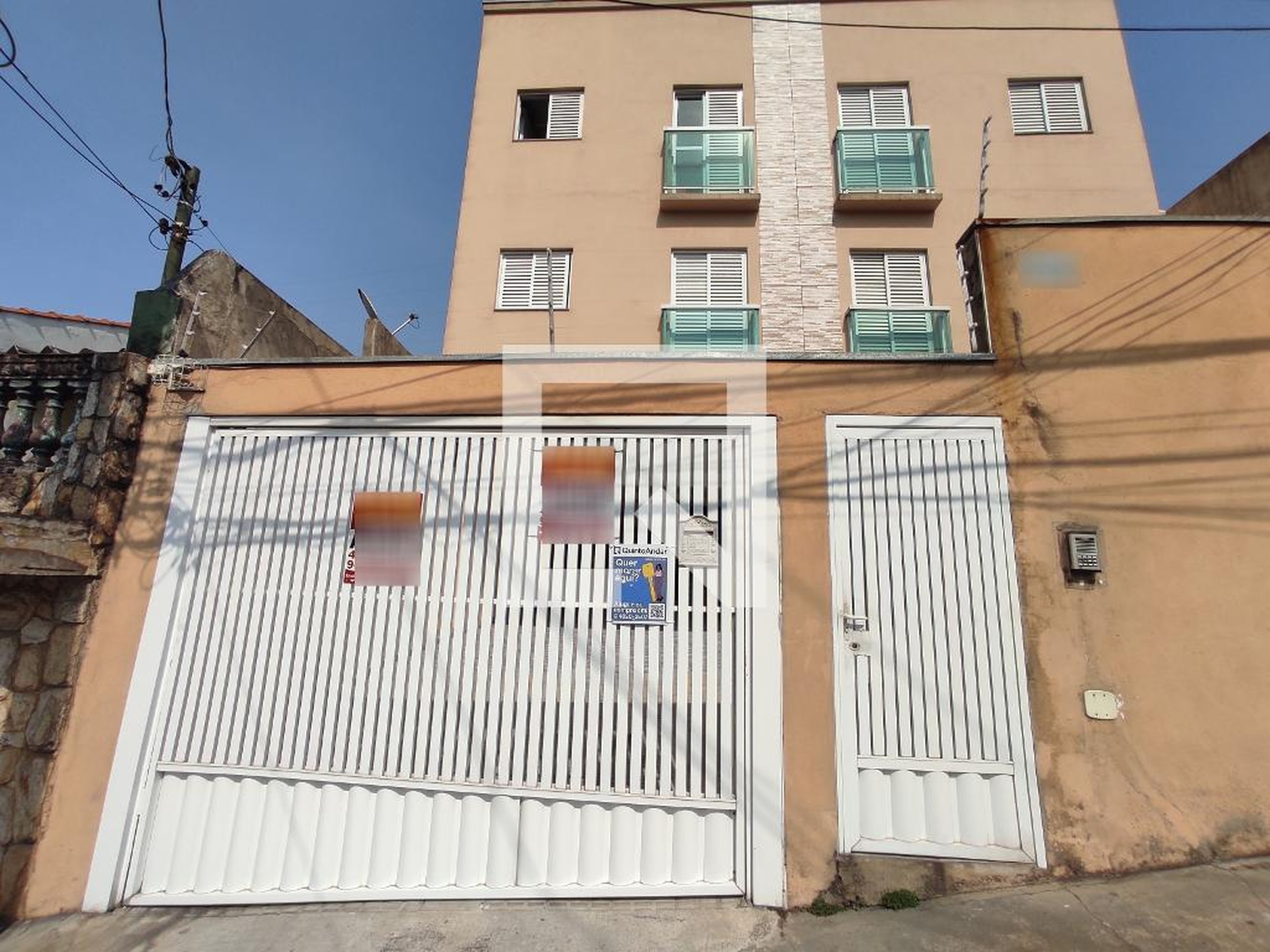 Fachada Condomínio em Rua Doutor Mayera, 398