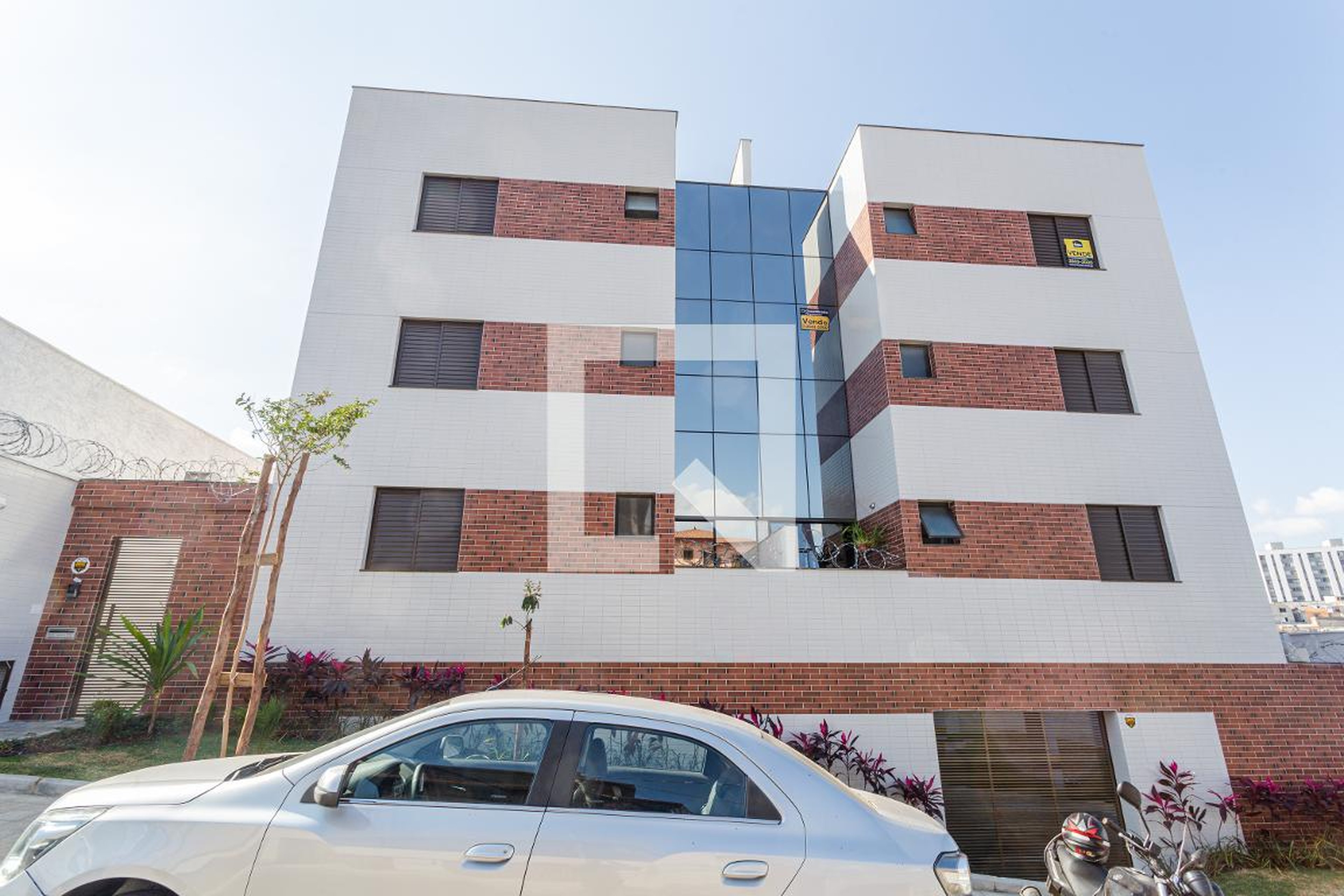 Fachada Condomínio em Rua Cubatão, 42