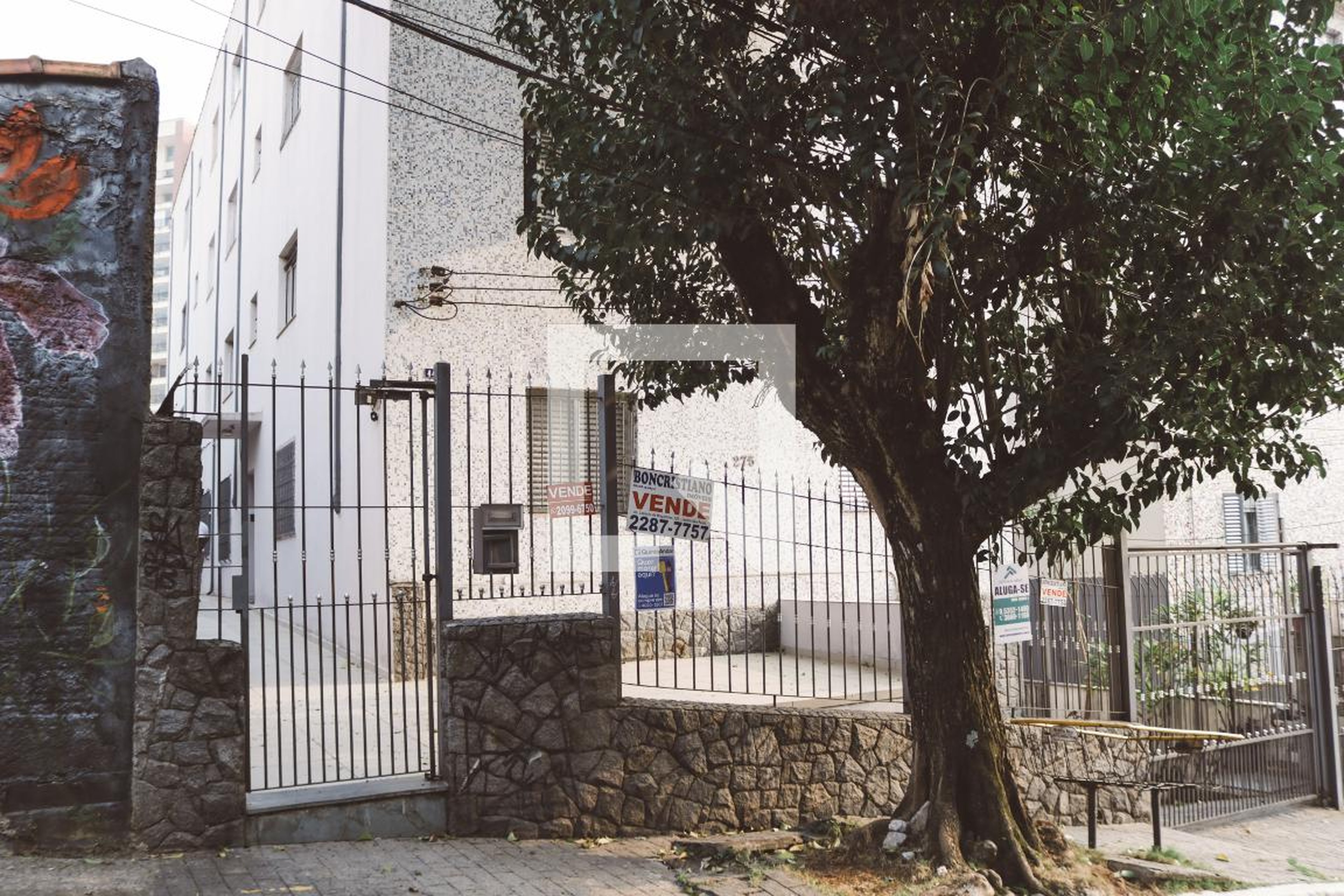 Fachada do Prédio Condomínio em Rua Pedro Madureira, 275