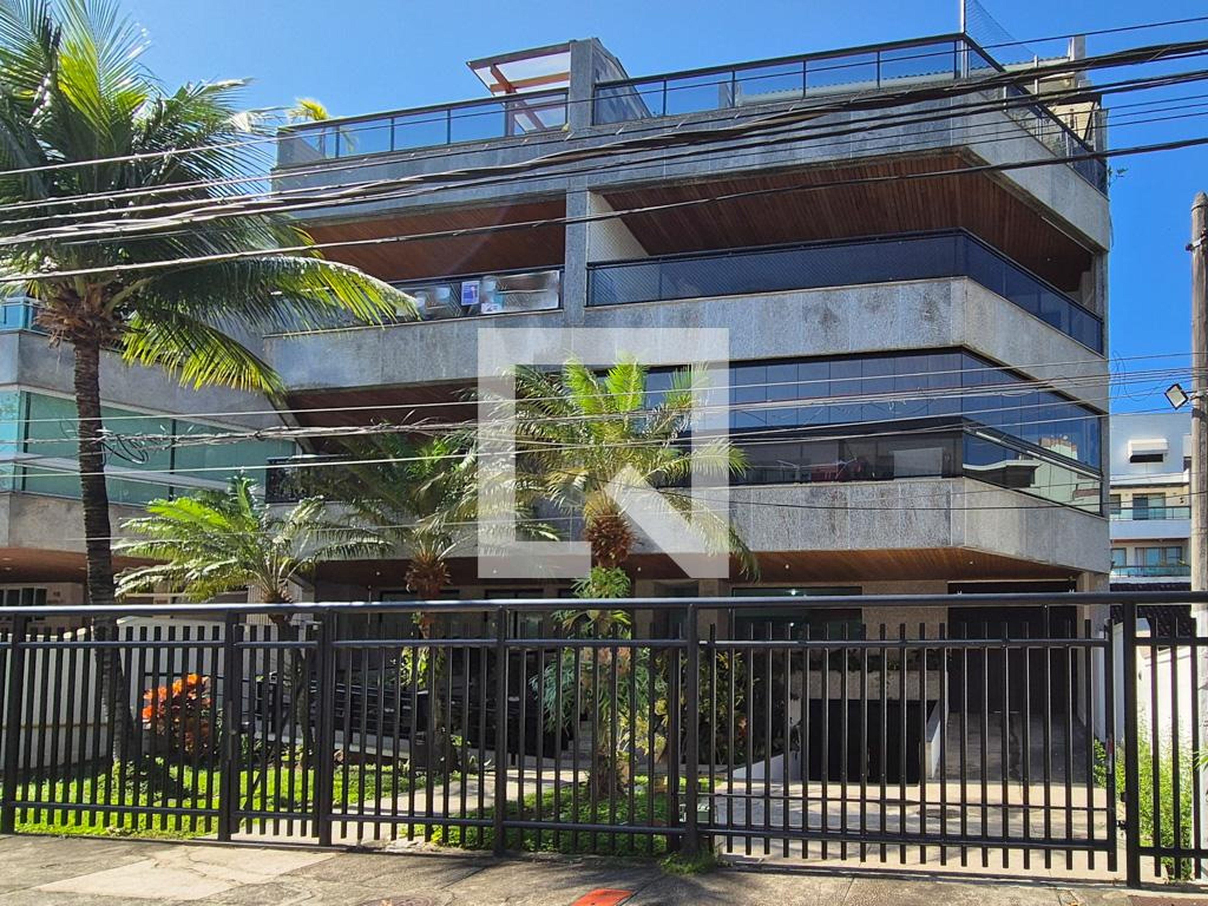 Fachada Condomínio em Rua Rabino Henrique Lemle, 403