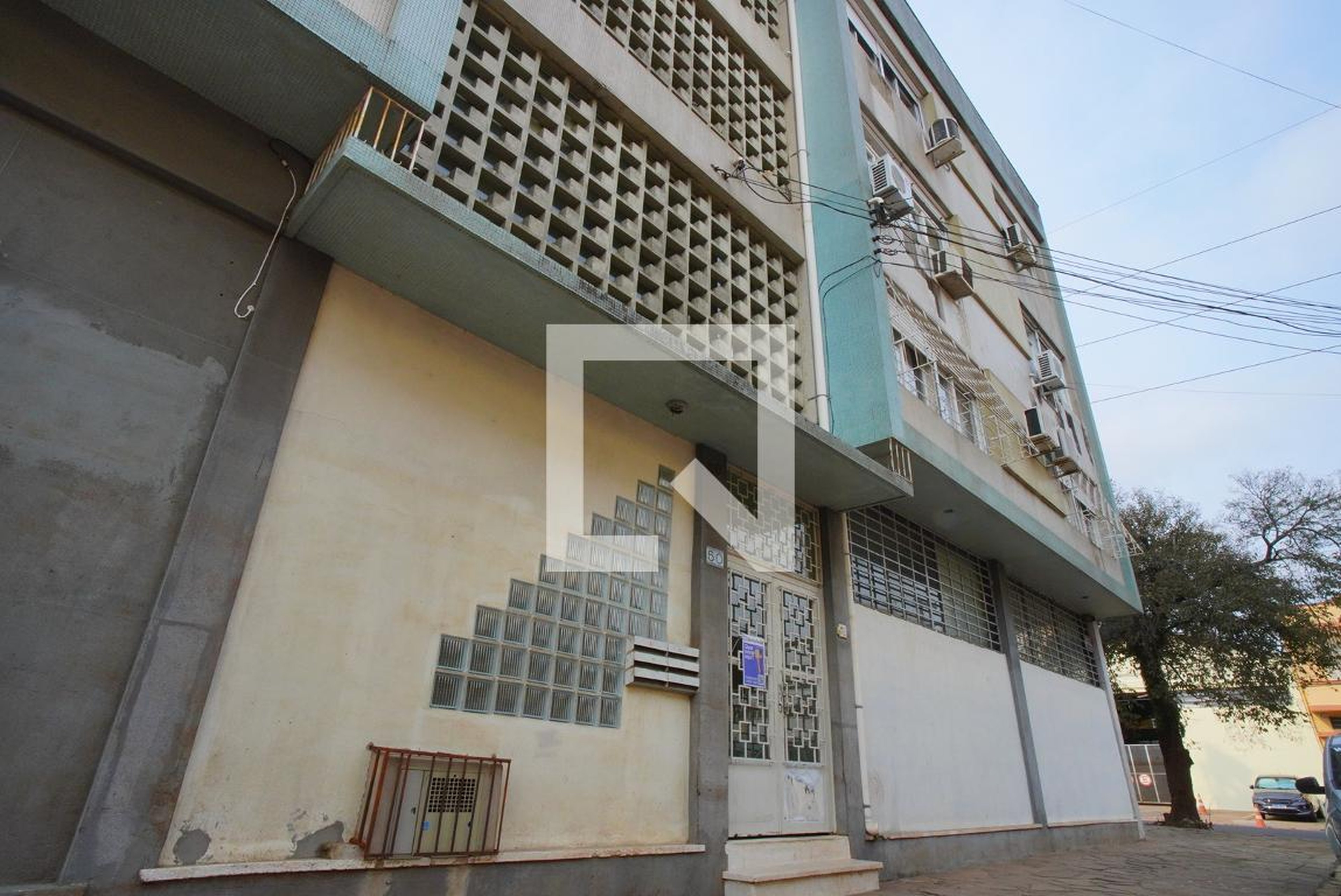 Fachada Condomínio em Travessa Afonso Marques, 50