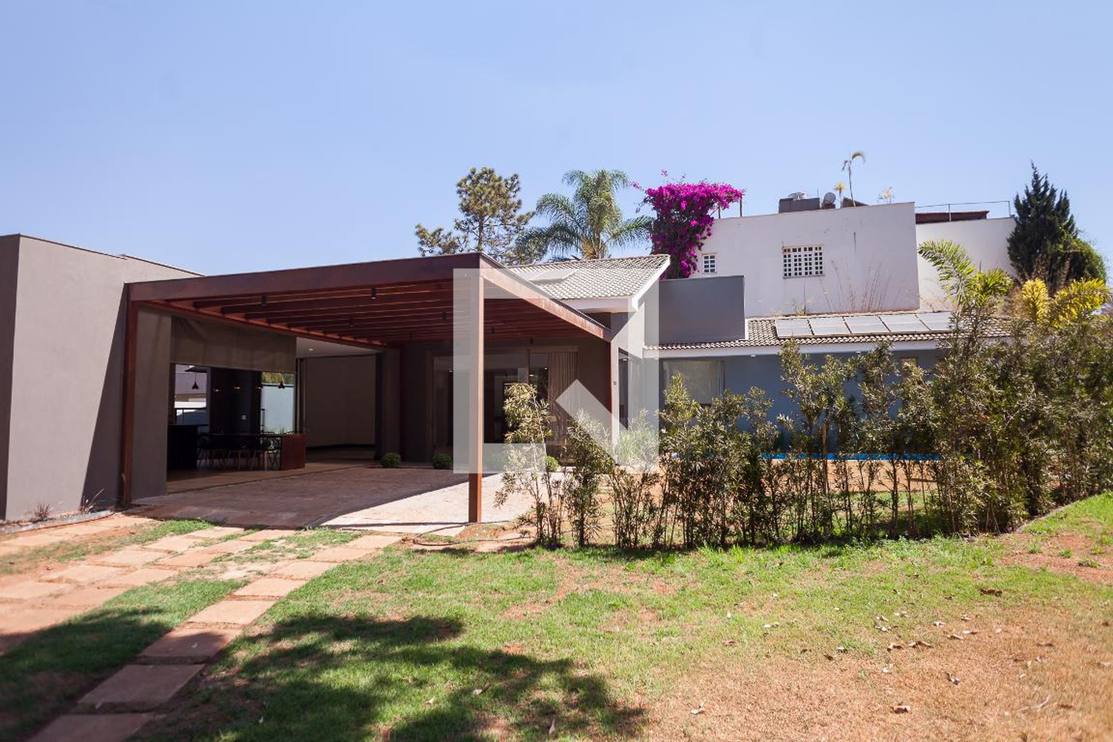 Fachada Condomínio em Rua dos Flamboyants, 1145